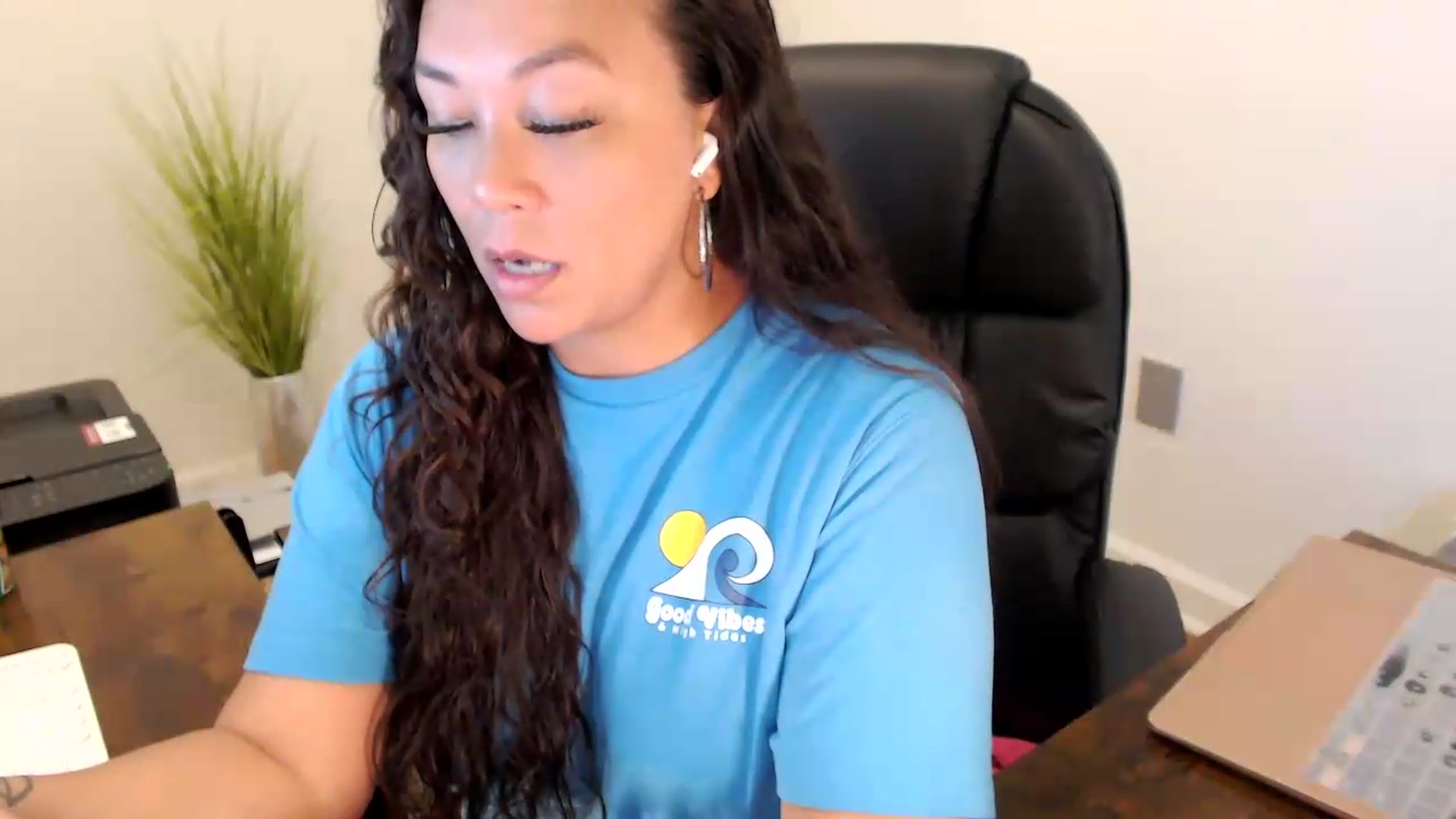 Gallery image thumbnail from MickaylaStar's myfreecams stream on, 06/25/2026, 14:56 image 3 of 20