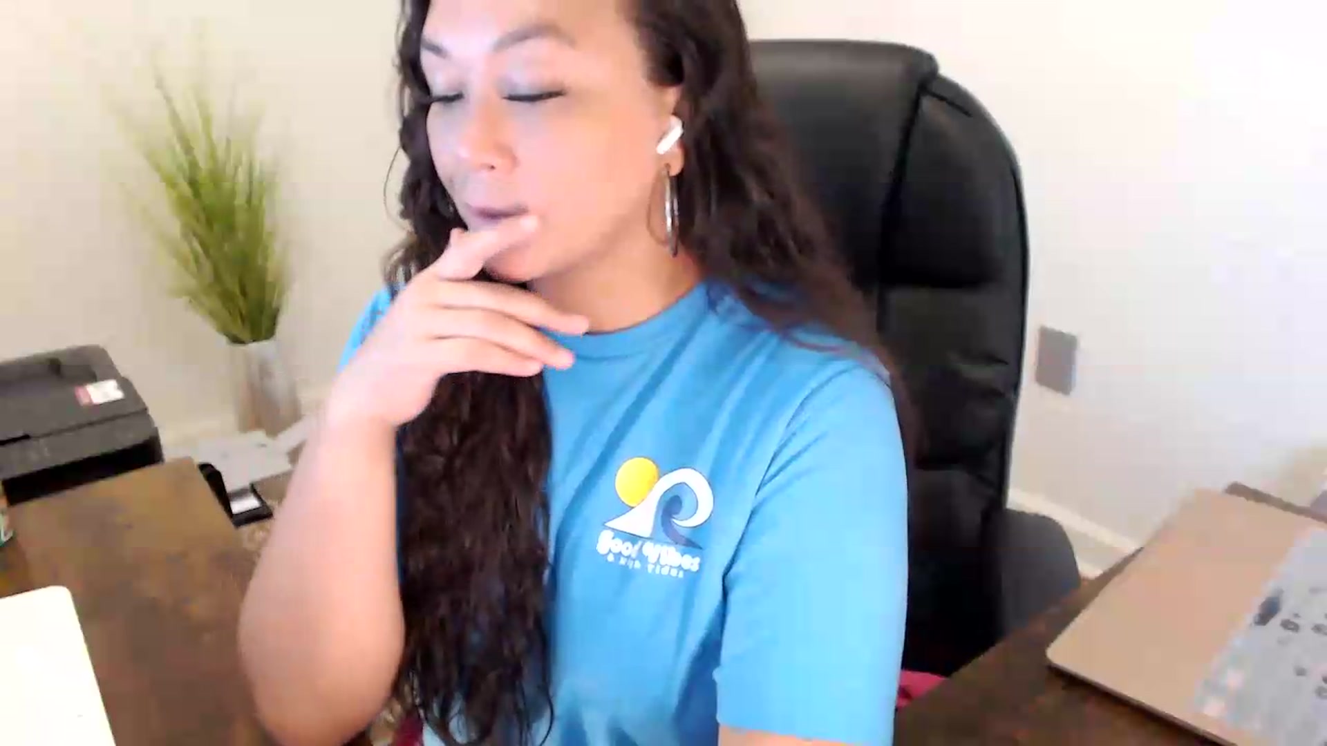 Gallery image thumbnail from MickaylaStar's myfreecams stream on, 06/25/2026, 14:56 image 13 of 20