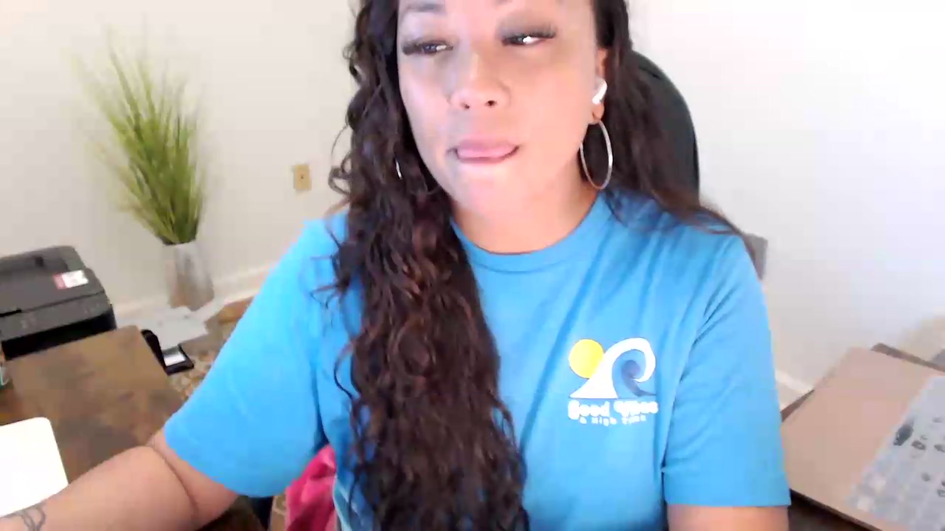 Gallery image thumbnail from MickaylaStar's myfreecams stream on, 06/25/2026, 14:56 image 14 of 20