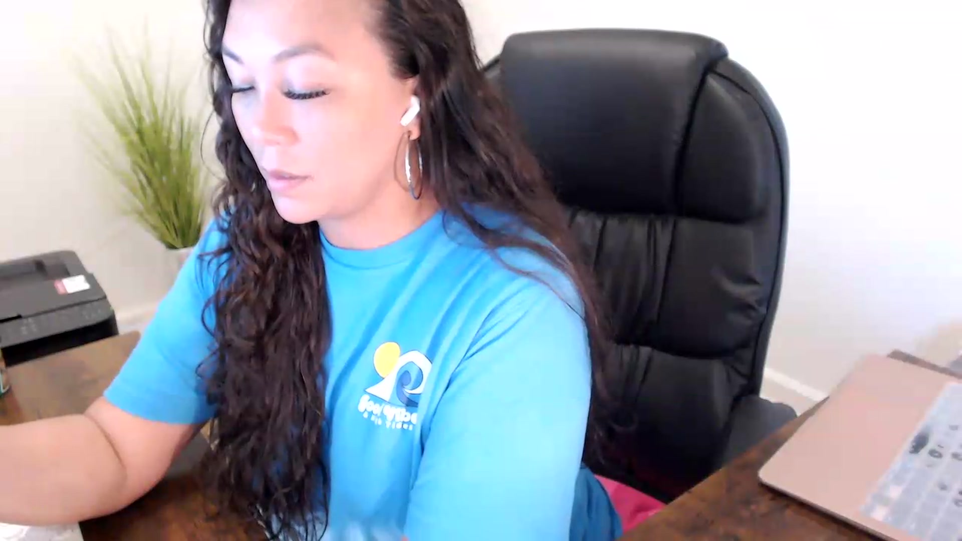 Gallery image thumbnail from MickaylaStar's myfreecams stream on, 06/25/2026, 14:56 image 16 of 20
