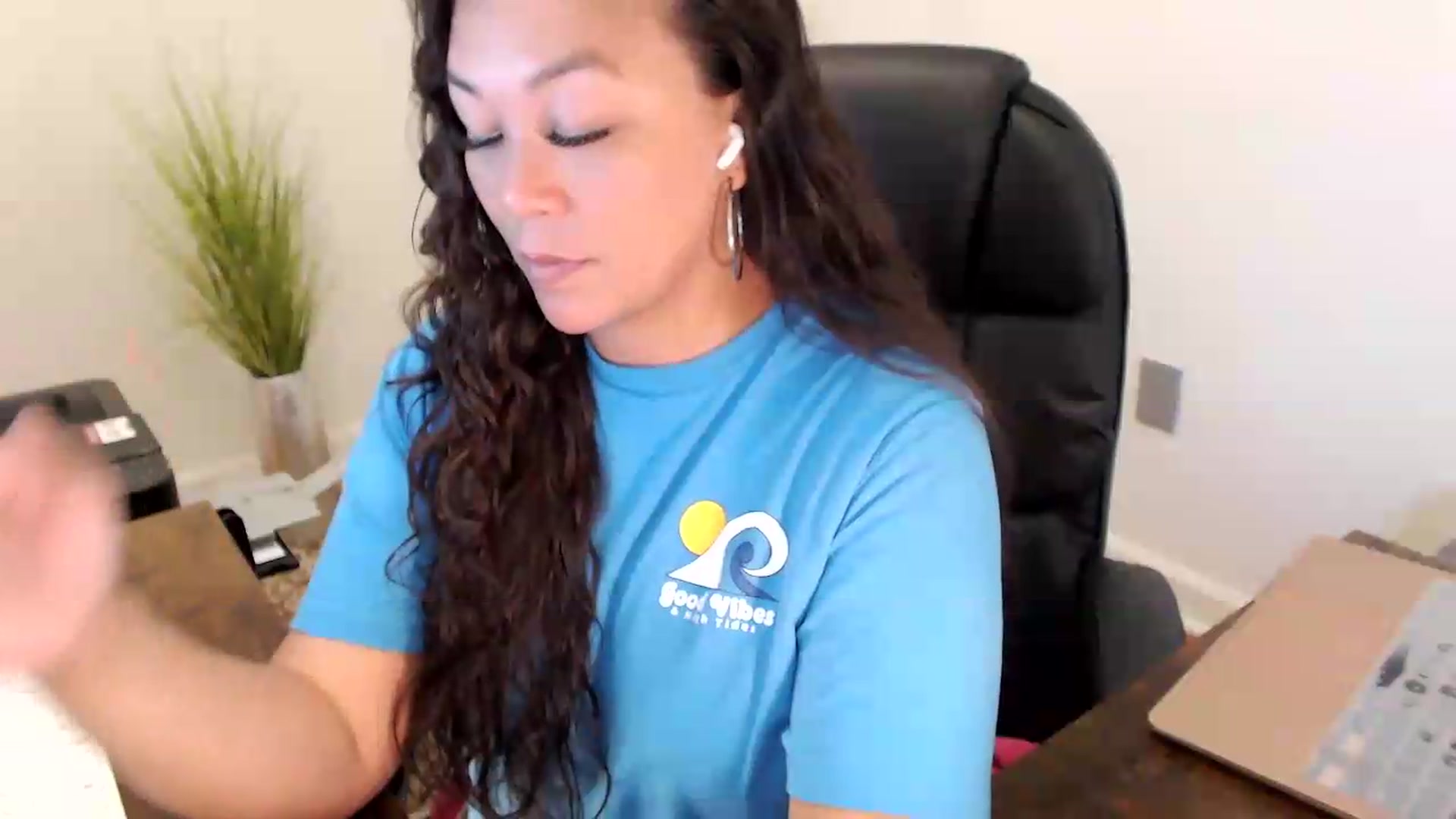 Gallery image thumbnail from MickaylaStar's myfreecams stream on, 06/25/2026, 14:56 image 7 of 20