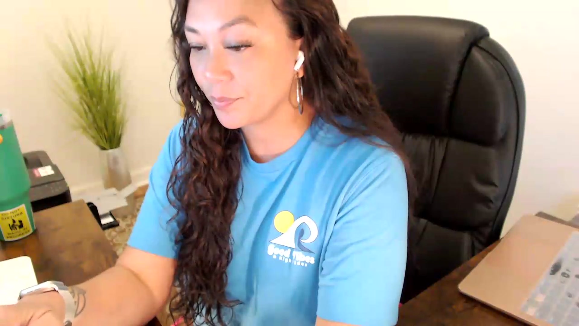 Gallery image thumbnail from MickaylaStar's myfreecams stream on, 06/25/2026, 15:50 image 3 of 20