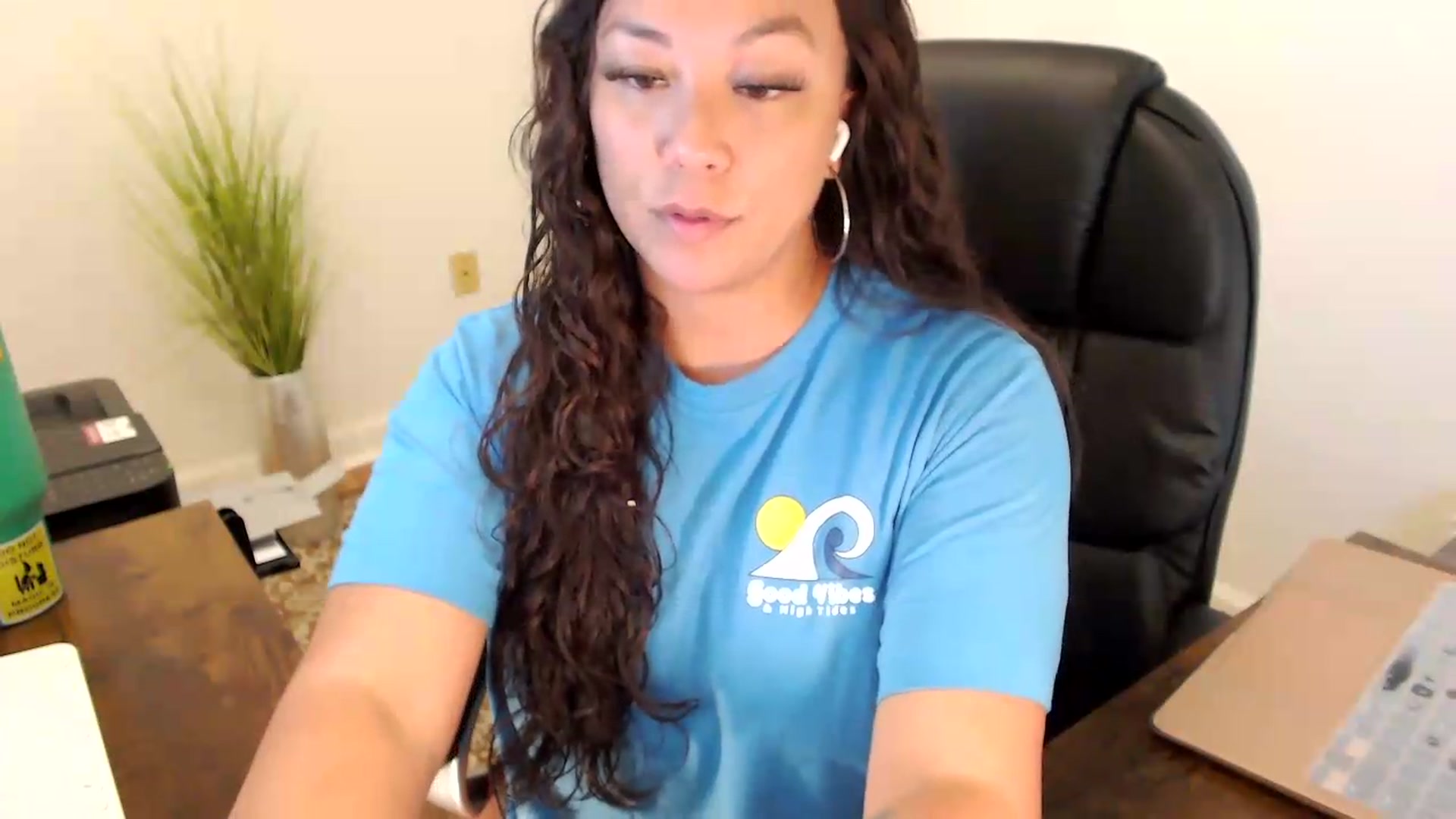 Gallery image thumbnail from MickaylaStar's myfreecams stream on, 06/25/2026, 15:50 image 8 of 20