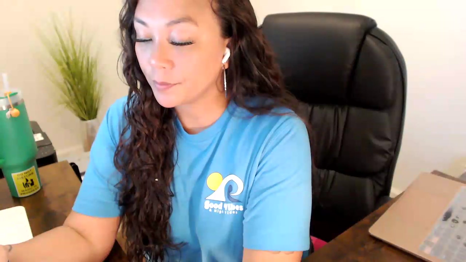 Gallery image thumbnail from MickaylaStar's myfreecams stream on, 06/25/2026, 15:50 image 5 of 20