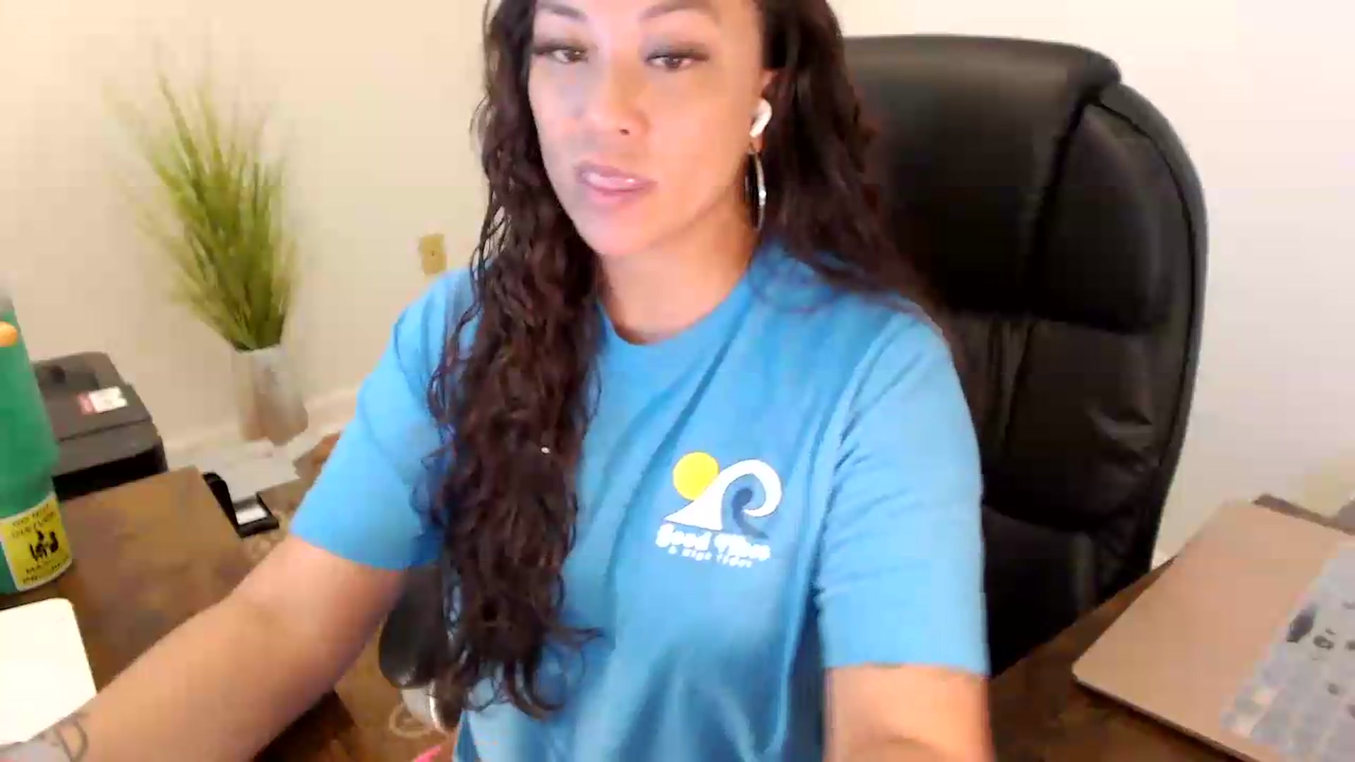 Gallery image thumbnail from MickaylaStar's myfreecams stream on, 06/25/2026, 15:50 image 7 of 20