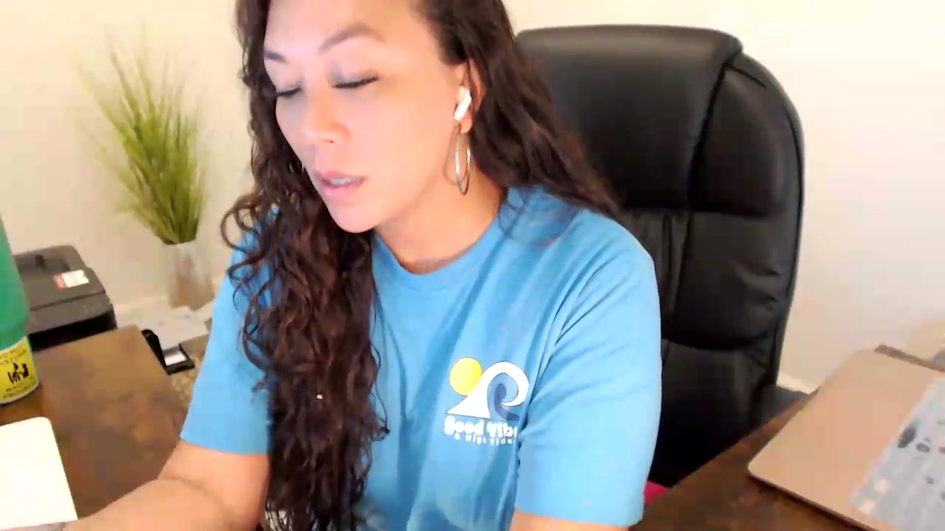 Gallery image thumbnail from MickaylaStar's myfreecams stream on, 06/25/2026, 15:50 image 9 of 20