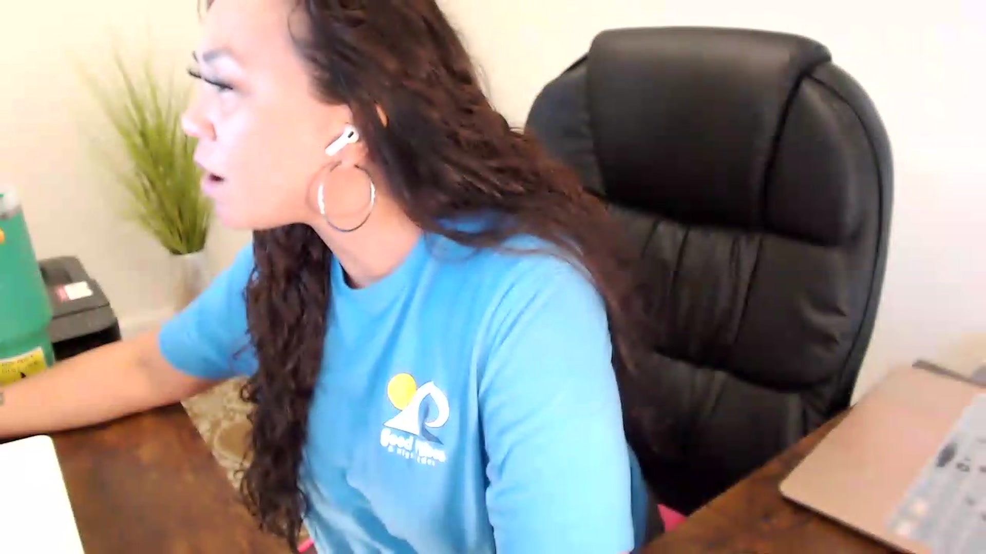 Gallery image thumbnail from MickaylaStar's myfreecams stream on, 06/25/2026, 15:50 image 2 of 20