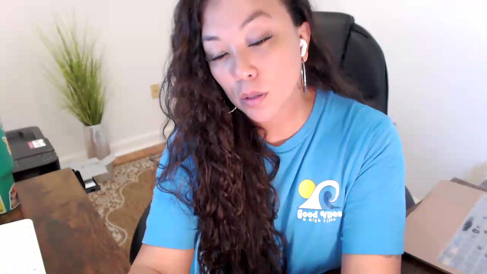 Gallery image thumbnail from MickaylaStar's myfreecams stream on, 06/25/2026, 16:56 image 12 of 20