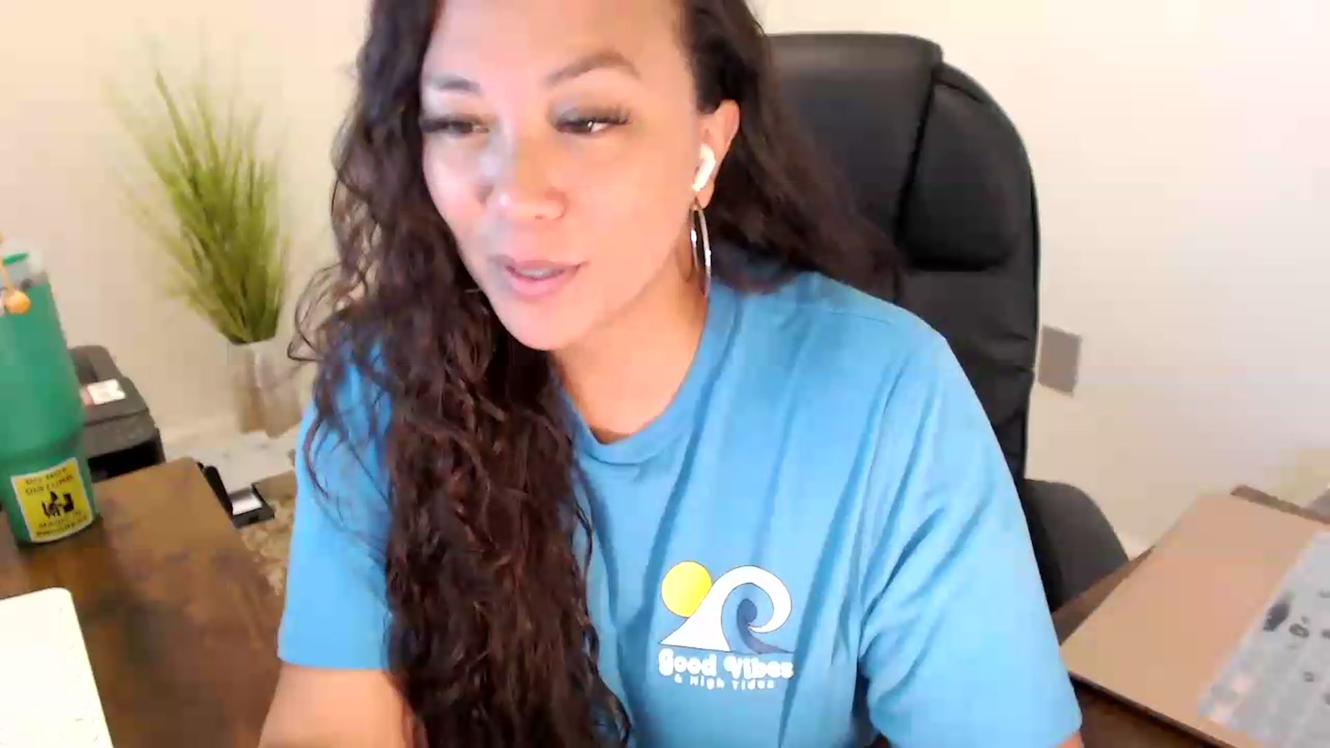 Gallery image thumbnail from MickaylaStar's myfreecams stream on, 06/25/2026, 16:56 image 2 of 20