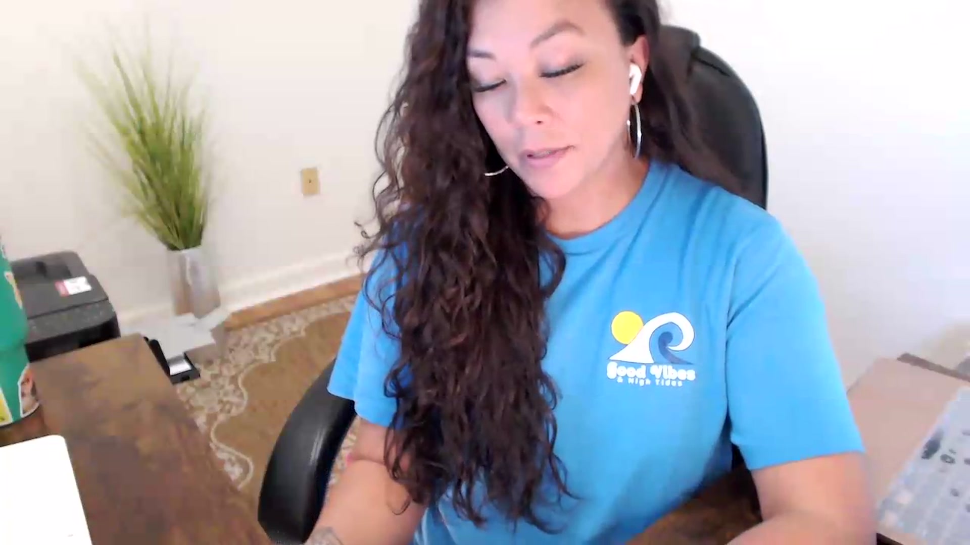 Gallery image thumbnail from MickaylaStar's myfreecams stream on, 06/25/2026, 16:56 image 11 of 20