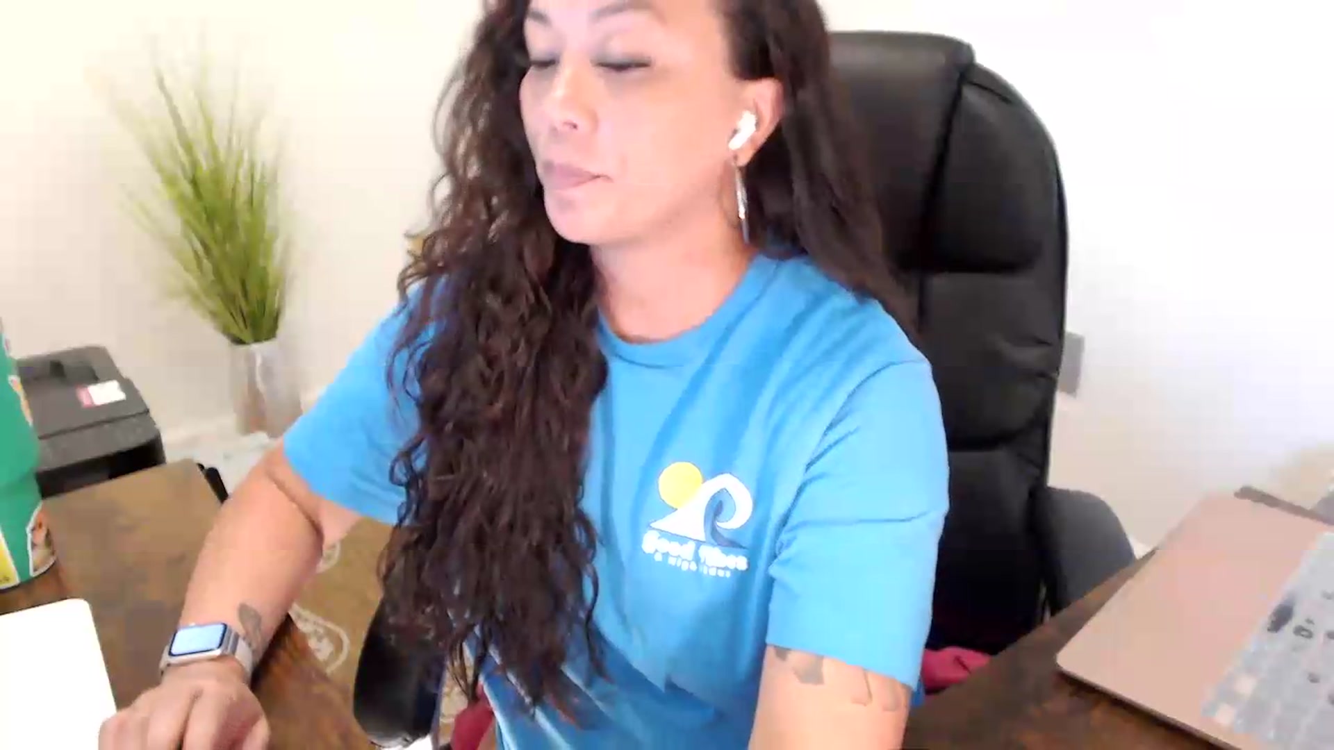 Gallery image thumbnail from MickaylaStar's myfreecams stream on, 06/25/2026, 16:56 image 10 of 20