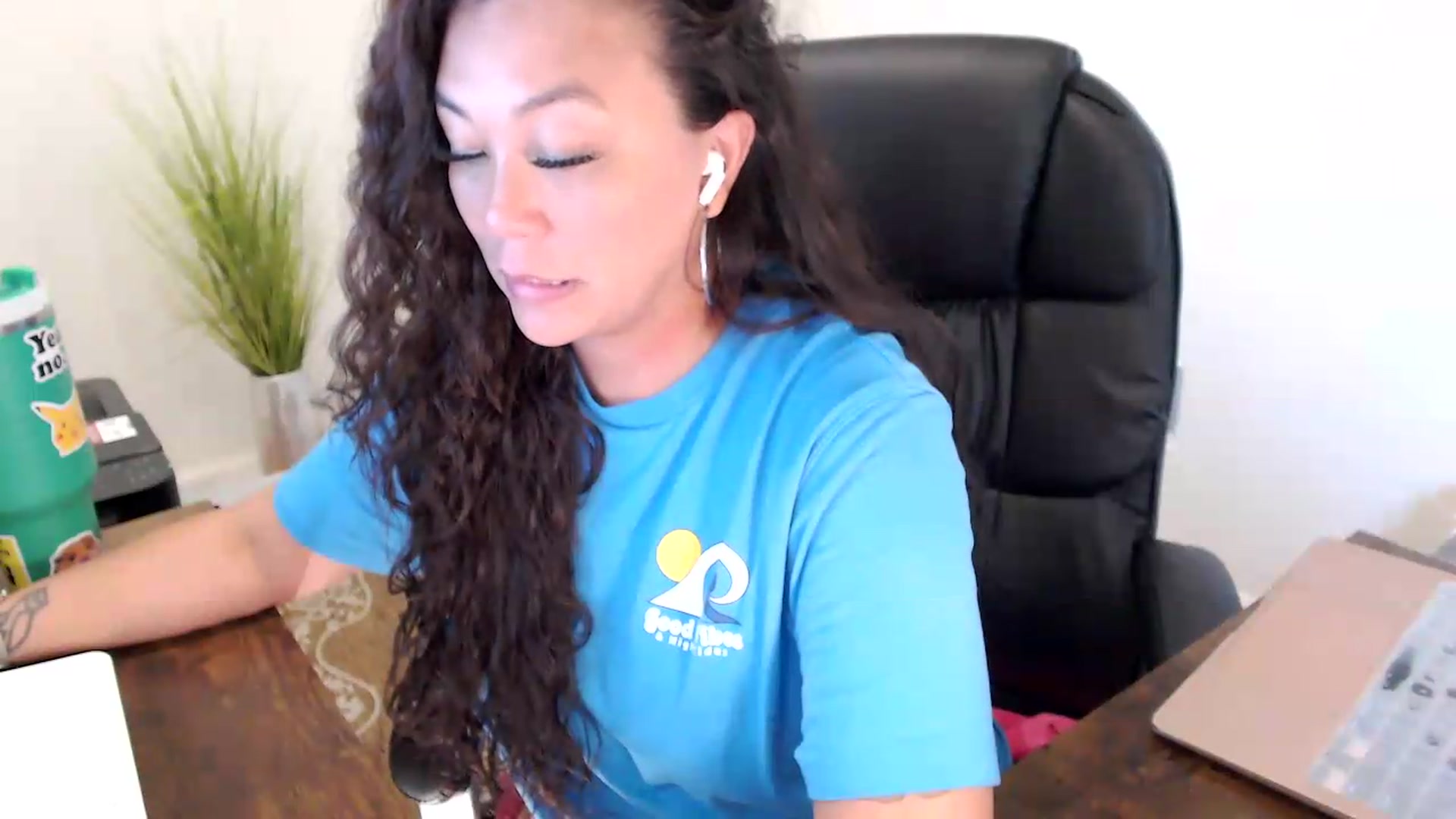 Gallery image thumbnail from MickaylaStar's myfreecams stream on, 06/25/2026, 16:56 image 16 of 20