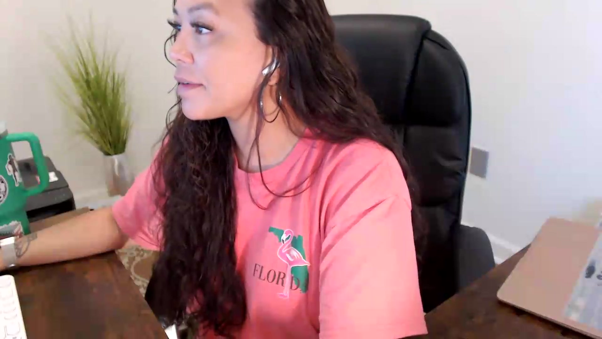 Gallery image thumbnail from MickaylaStar's myfreecams stream on, 06/26/2026, 14:27 image 20 of 20