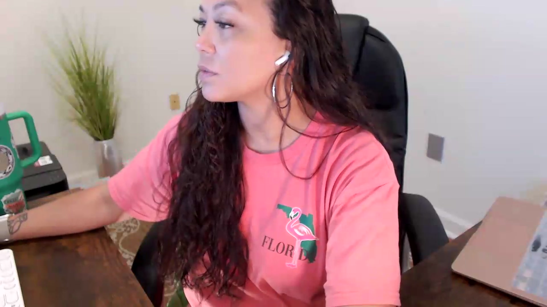 Gallery image thumbnail from MickaylaStar's myfreecams stream on, 06/26/2026, 14:27 image 6 of 20