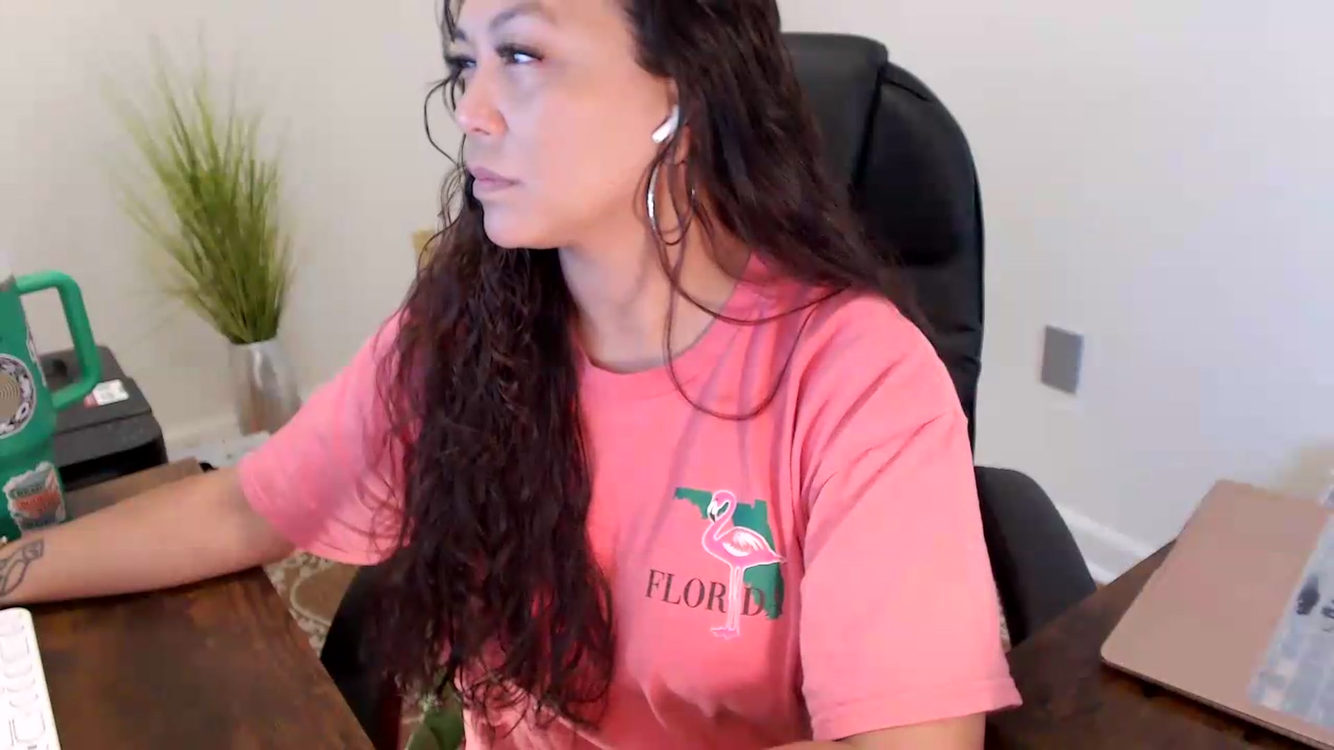Gallery image thumbnail from MickaylaStar's myfreecams stream on, 06/26/2026, 14:27 image 12 of 20