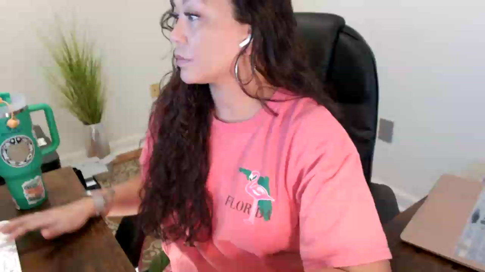 Gallery image thumbnail from MickaylaStar's myfreecams stream on, 06/26/2026, 14:27 image 1 of 20