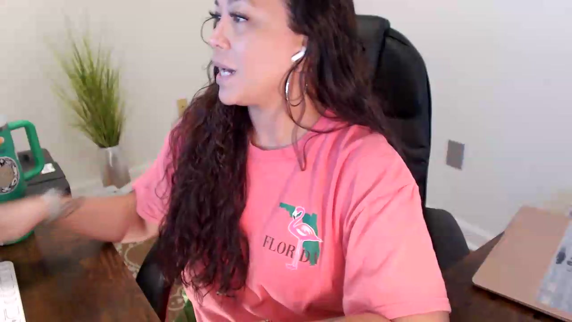 Gallery image thumbnail from MickaylaStar's myfreecams stream on, 06/26/2026, 14:27 image 3 of 20