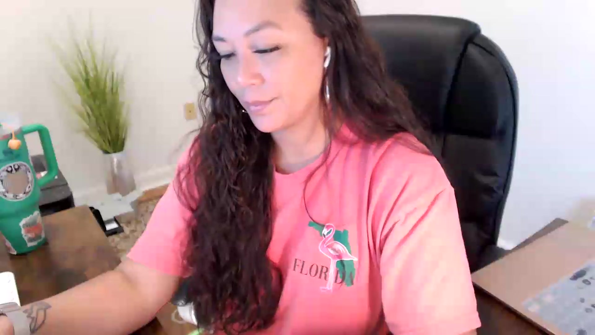Gallery image thumbnail from MickaylaStar's myfreecams stream on, 06/26/2026, 15:09 image 9 of 20