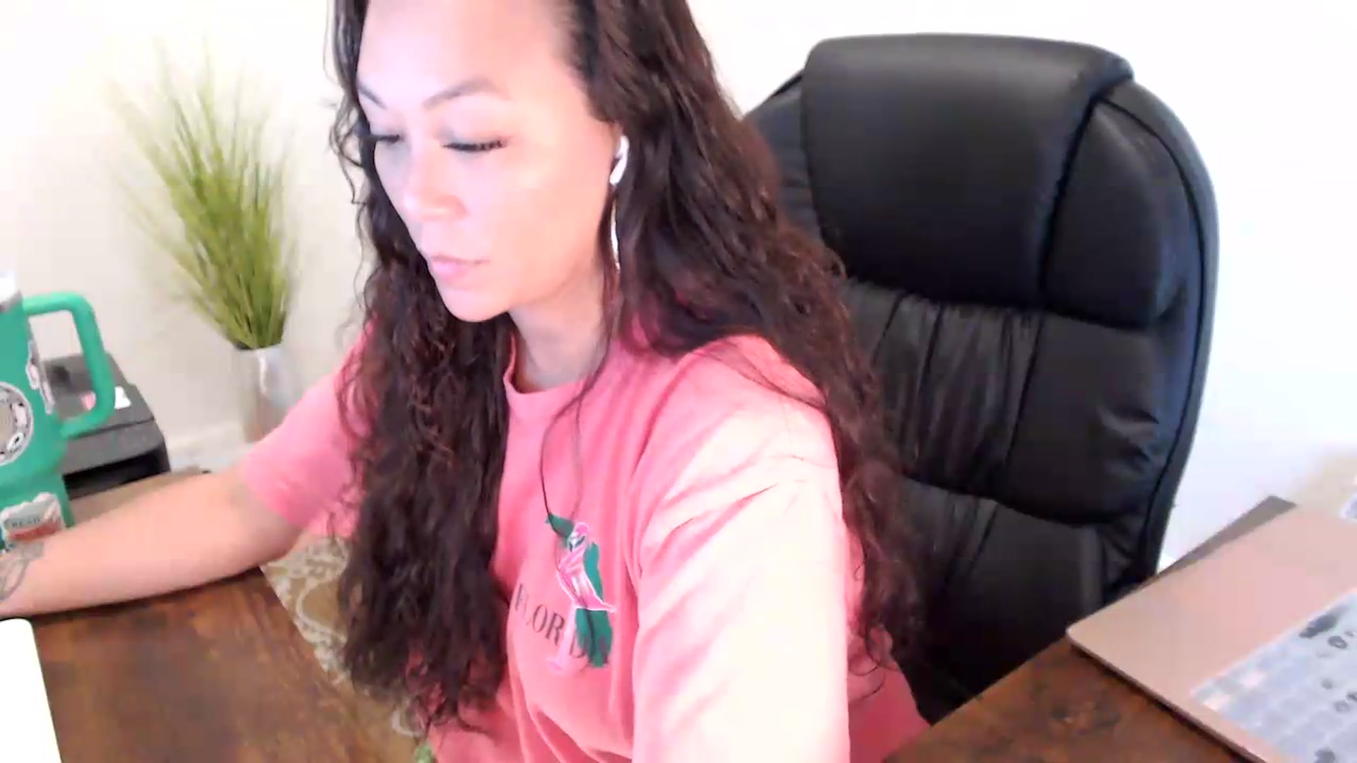 Gallery image thumbnail from MickaylaStar's myfreecams stream on, 06/26/2026, 15:09 image 7 of 20