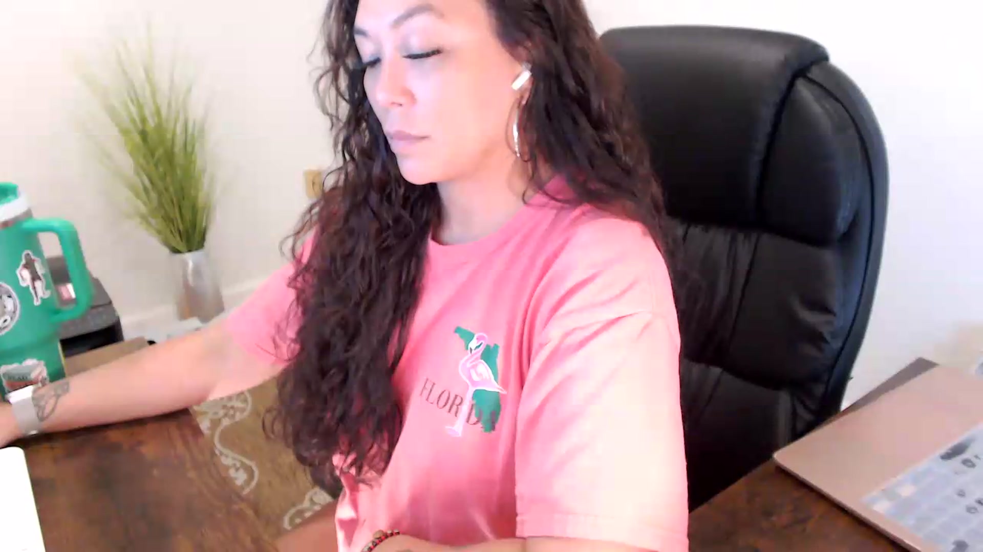 Gallery image thumbnail from MickaylaStar's myfreecams stream on, 06/26/2026, 15:28 image 19 of 20