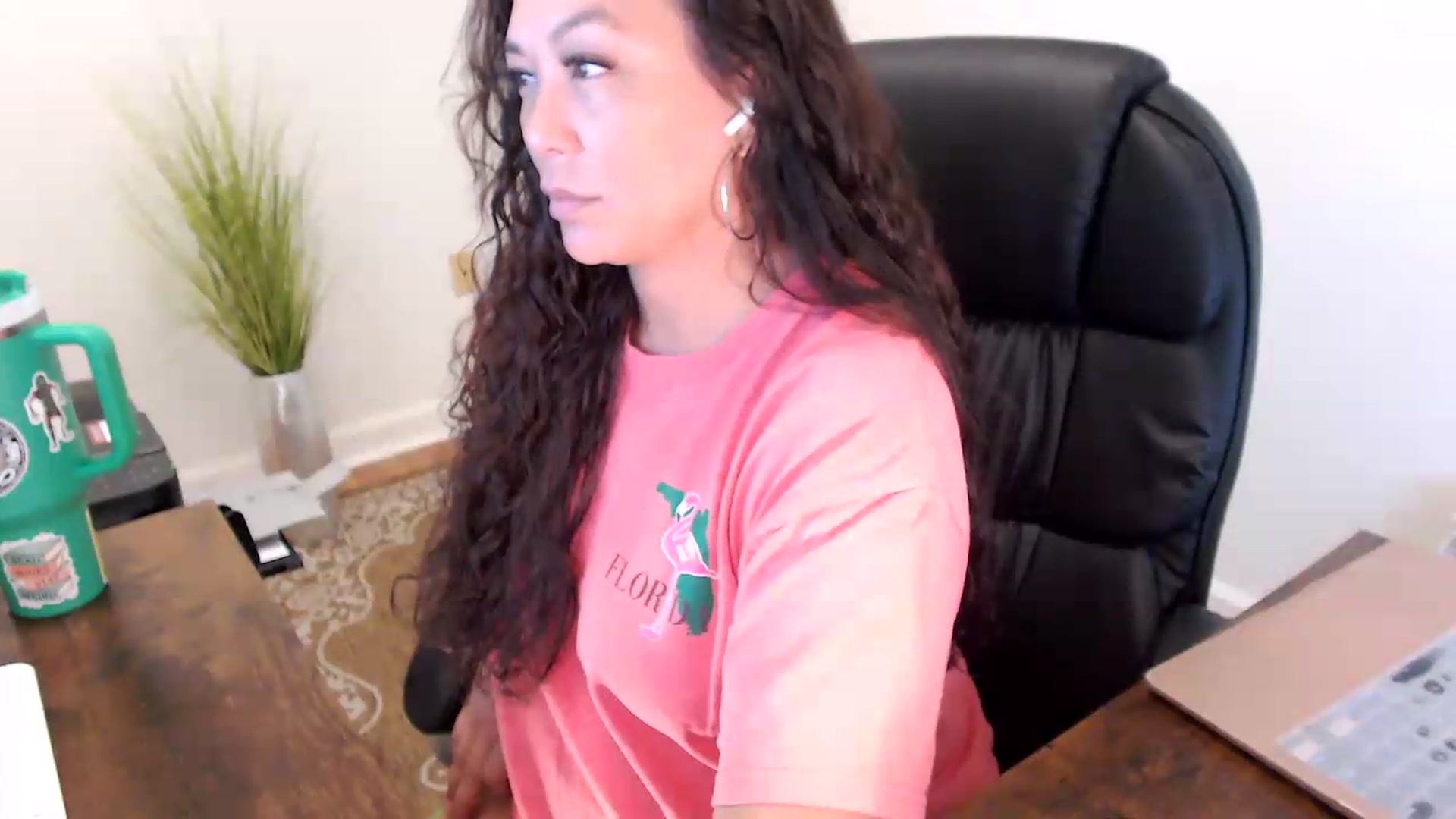 Gallery image thumbnail from MickaylaStar's myfreecams stream on, 06/26/2026, 15:28 image 18 of 20