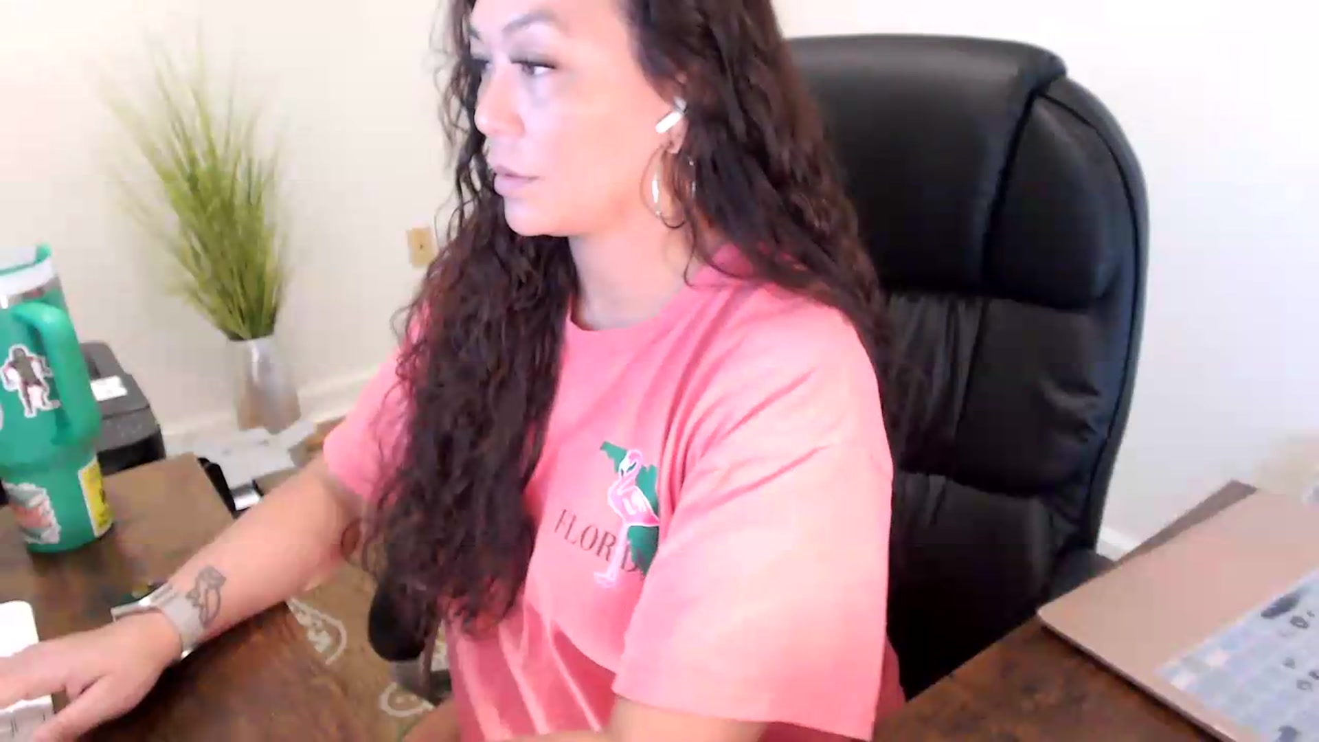Gallery image thumbnail from MickaylaStar's myfreecams stream on, 06/26/2026, 15:28 image 17 of 20