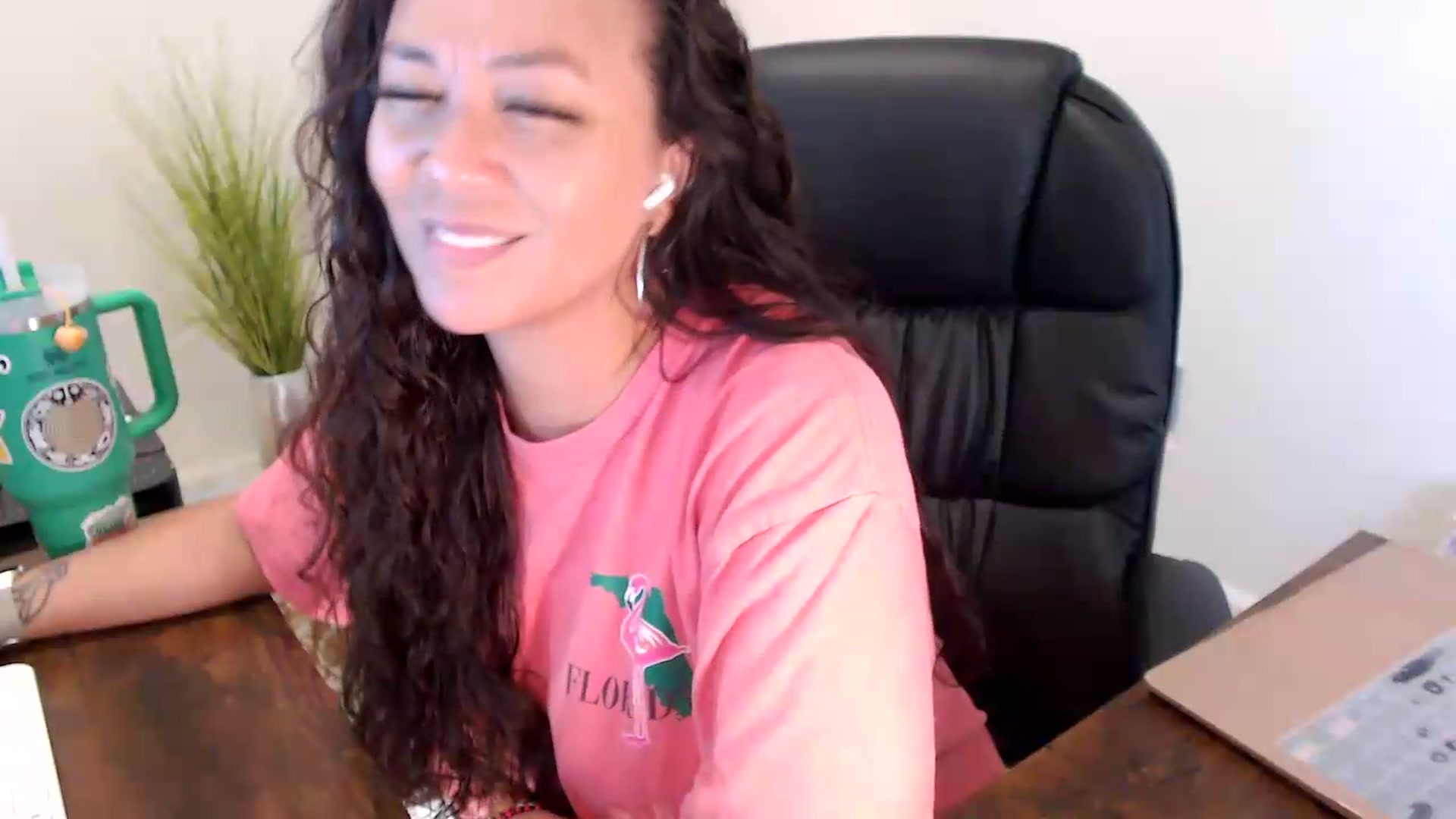 Gallery image thumbnail from MickaylaStar's myfreecams stream on, 06/26/2026, 15:28 image 4 of 20