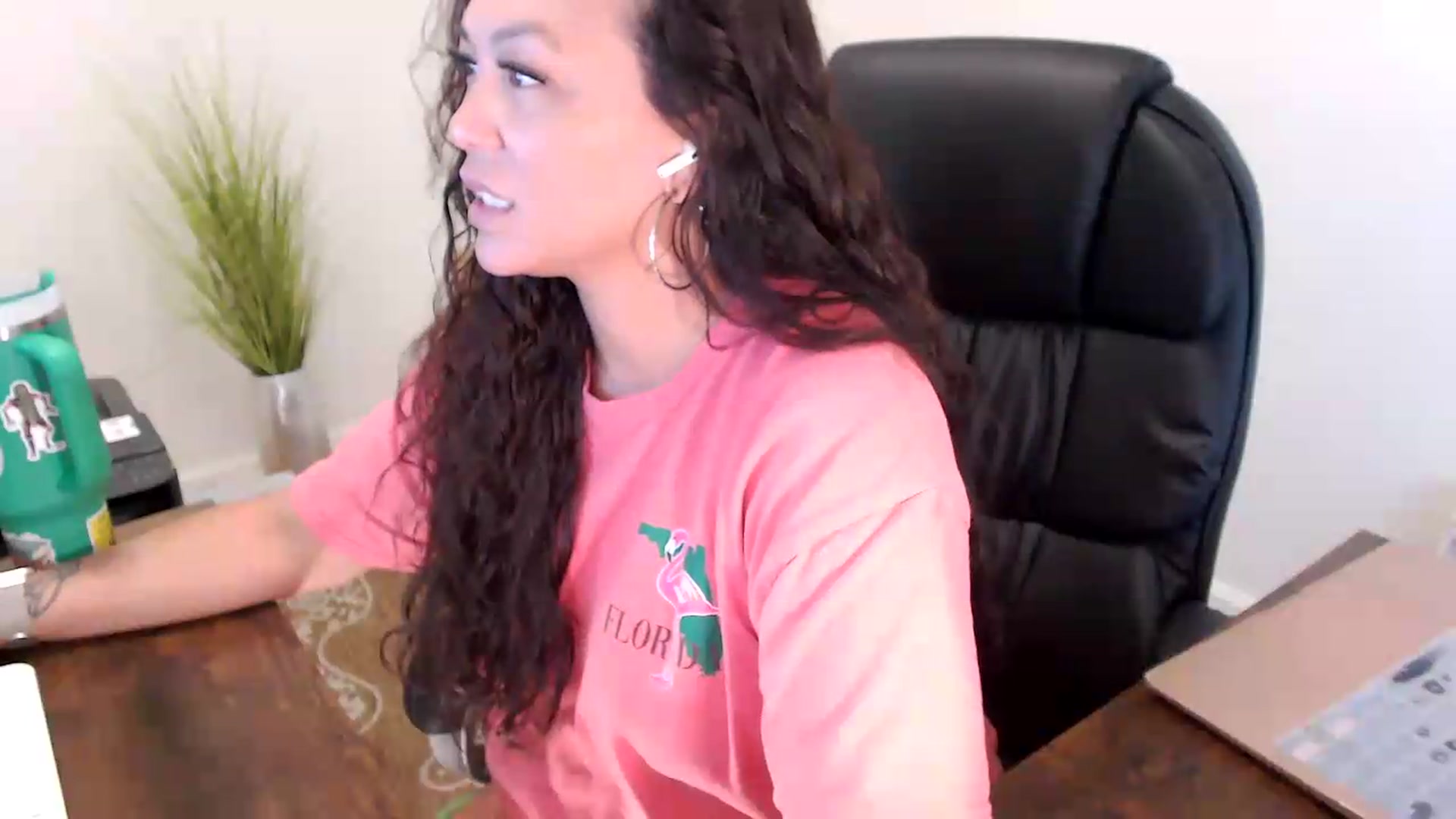 Gallery image thumbnail from MickaylaStar's myfreecams stream on, 06/26/2026, 15:28 image 14 of 20