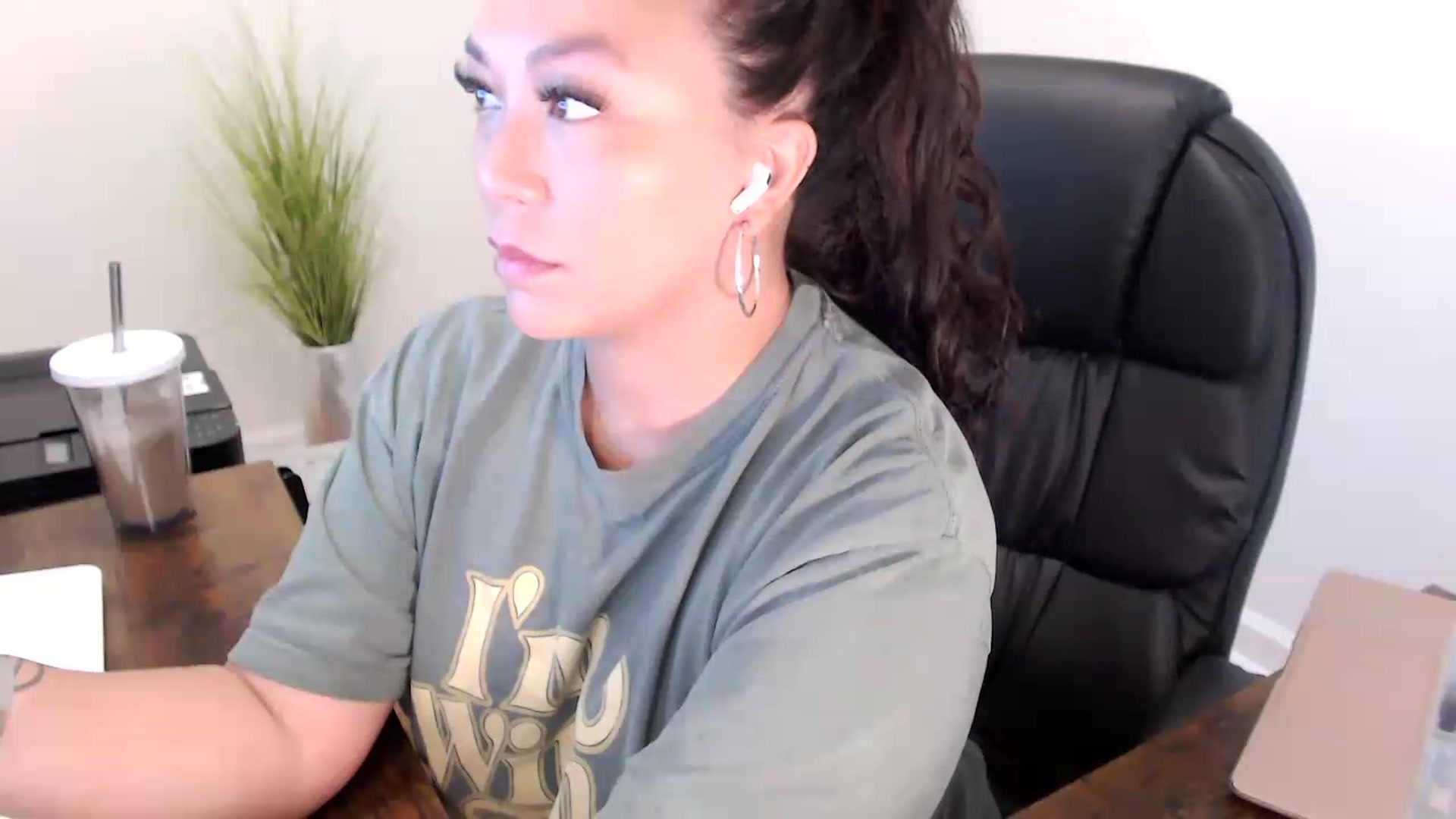 Gallery image thumbnail from MickaylaStar's myfreecams stream on, 06/29/2026, 14:40 image 3 of 20