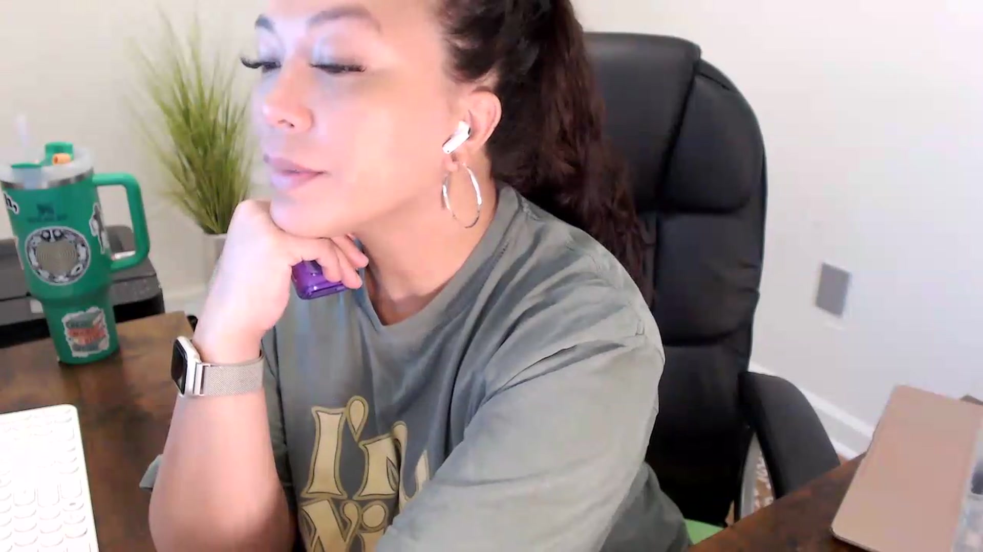 Gallery image thumbnail from MickaylaStar's myfreecams stream on, 06/29/2026, 14:40 image 14 of 20