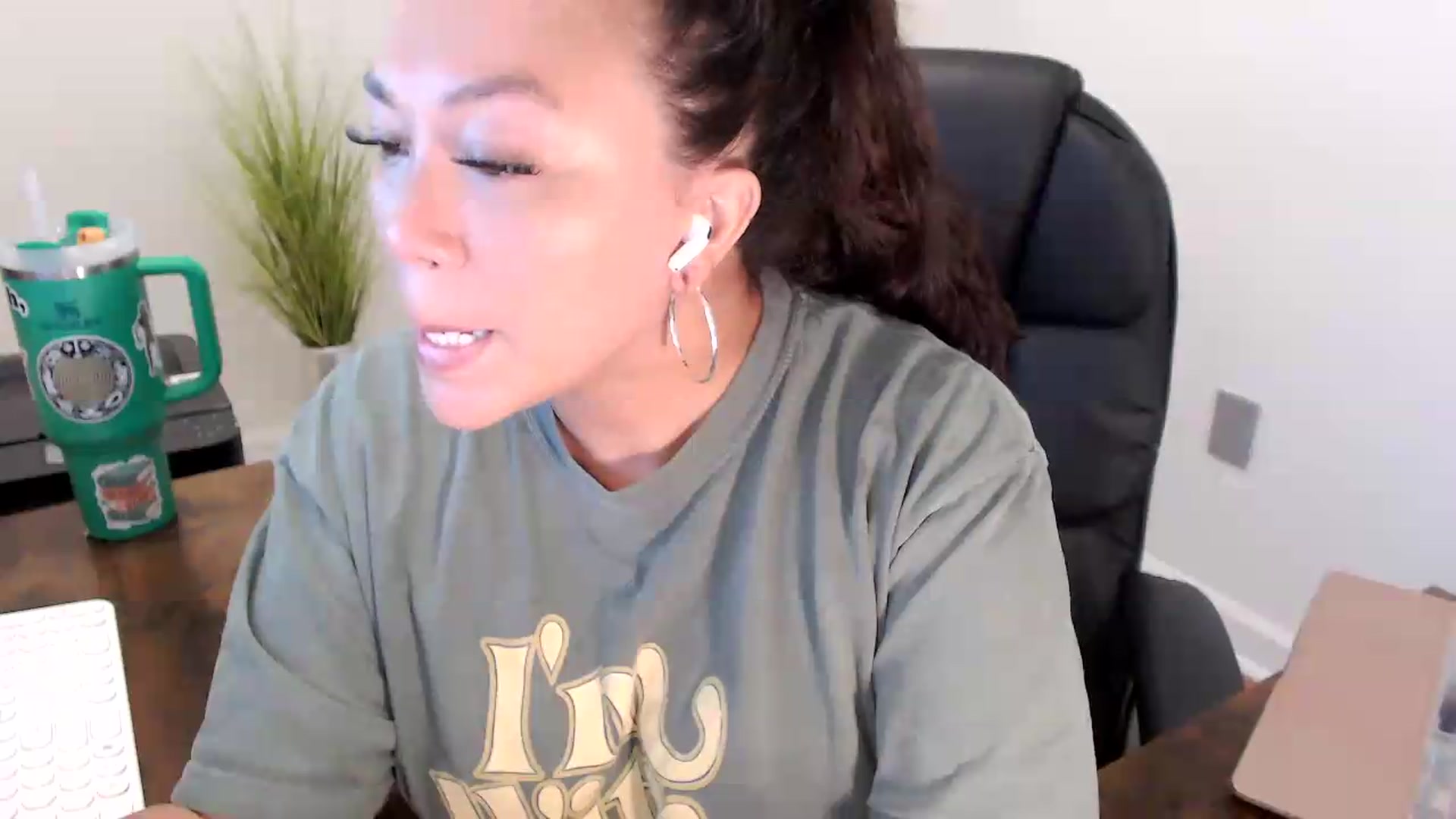 Gallery image thumbnail from MickaylaStar's myfreecams stream on, 06/29/2026, 14:40 image 13 of 20