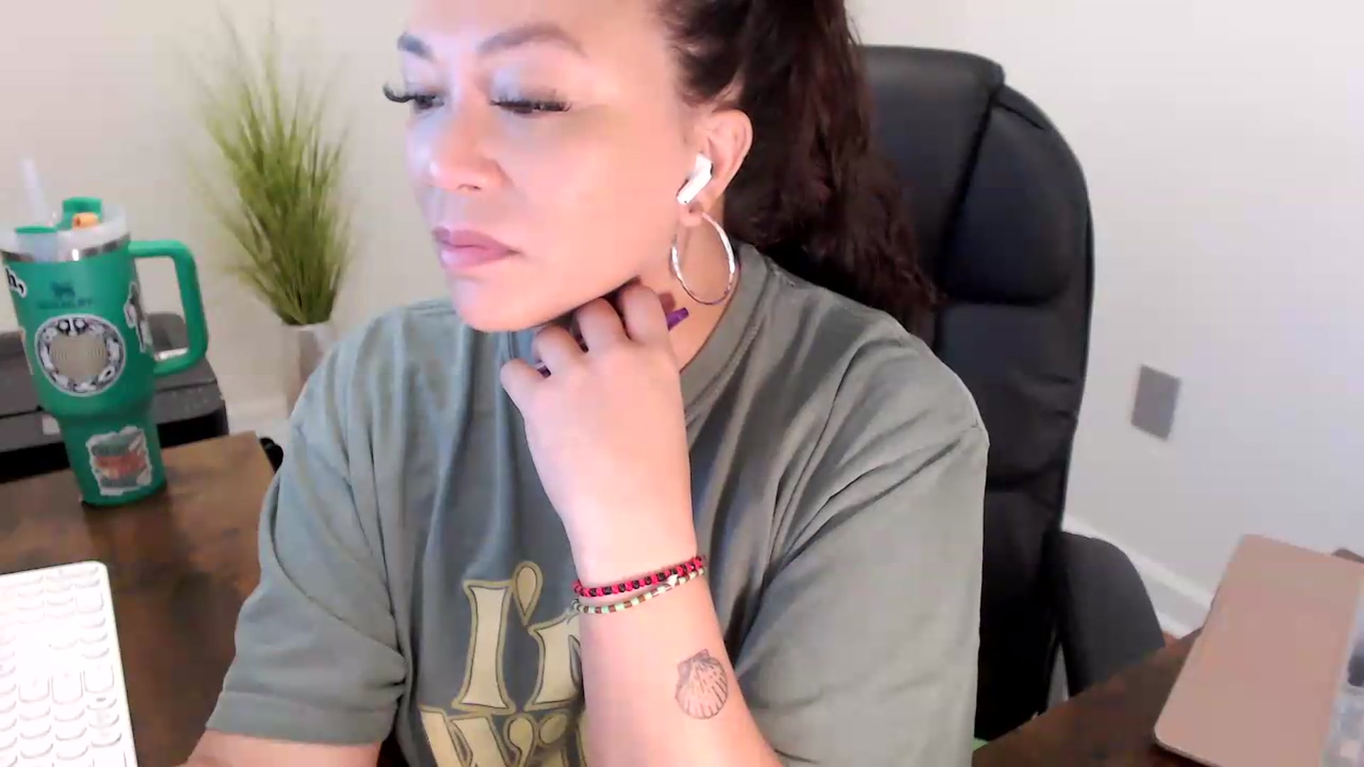 Gallery image thumbnail from MickaylaStar's myfreecams stream on, 06/29/2026, 14:40 image 12 of 20