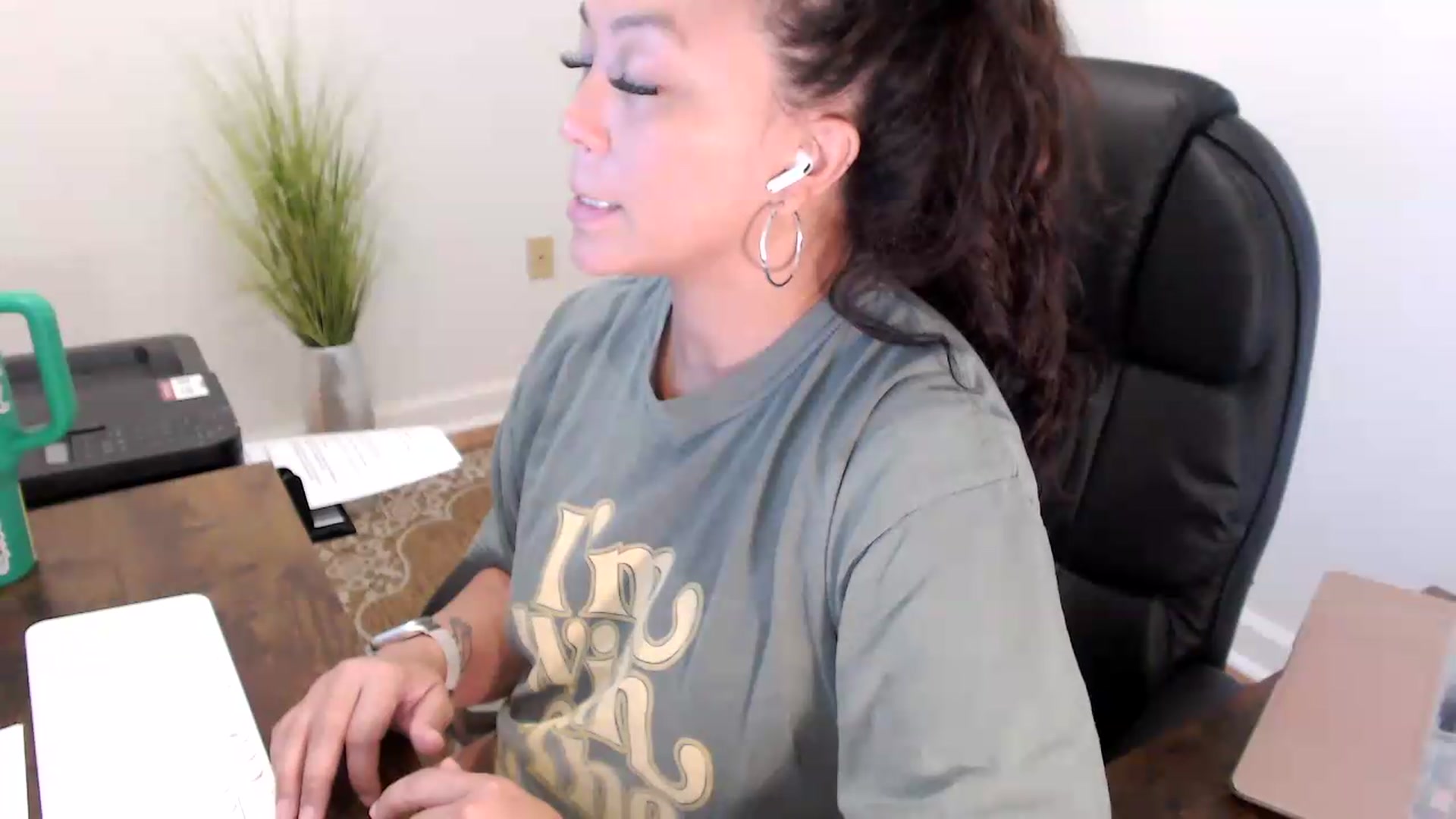 Gallery image thumbnail from MickaylaStar's myfreecams stream on, 06/29/2026, 15:41 image 4 of 20