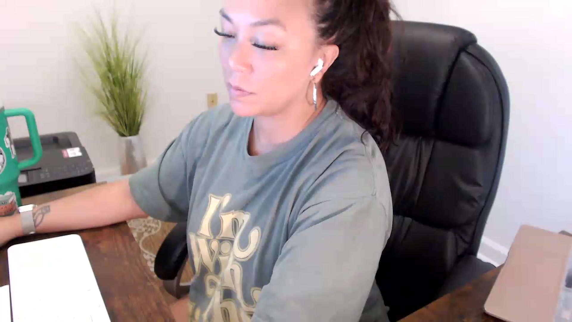 Gallery image thumbnail from MickaylaStar's myfreecams stream on, 06/29/2026, 15:41 image 16 of 20
