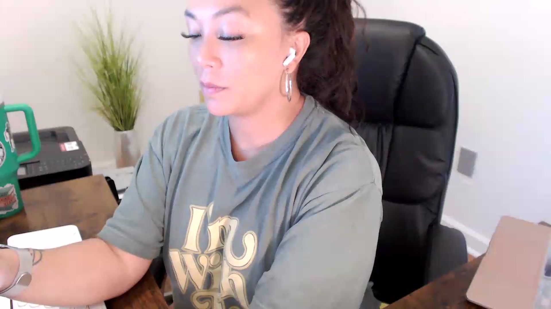 Gallery image thumbnail from MickaylaStar's myfreecams stream on, 06/29/2026, 15:41 image 14 of 20