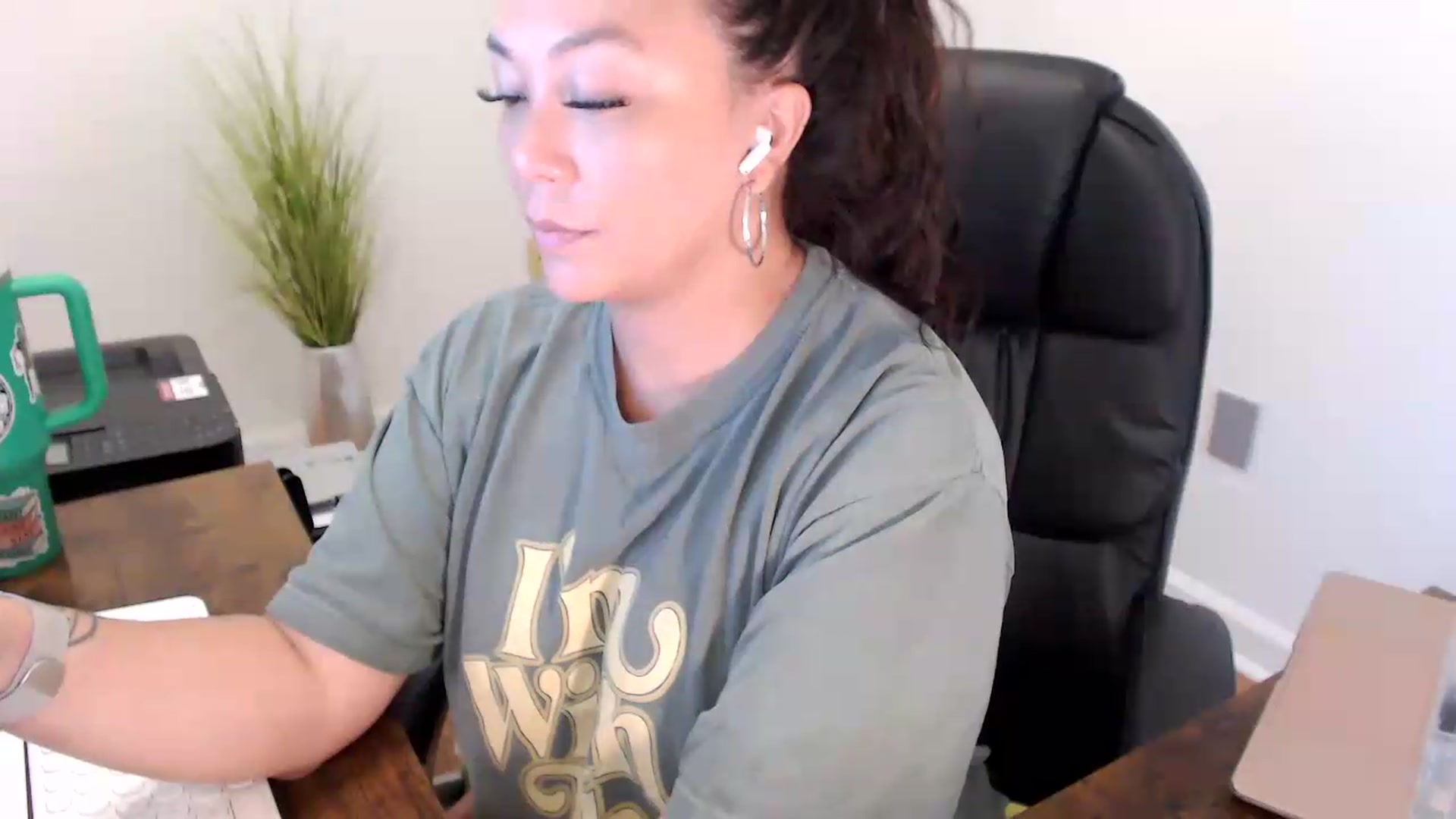 Gallery image thumbnail from MickaylaStar's myfreecams stream on, 06/29/2026, 15:41 image 15 of 20