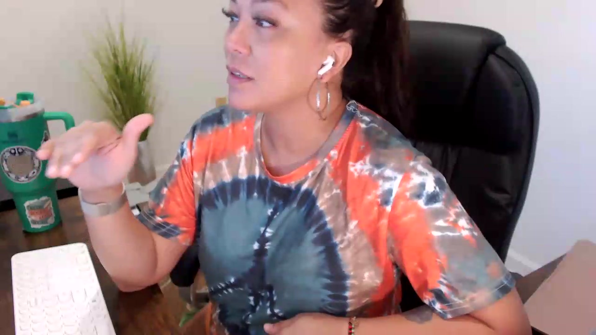 Gallery image thumbnail from MickaylaStar's myfreecams stream on, 06/30/2026, 15:15 image 5 of 20