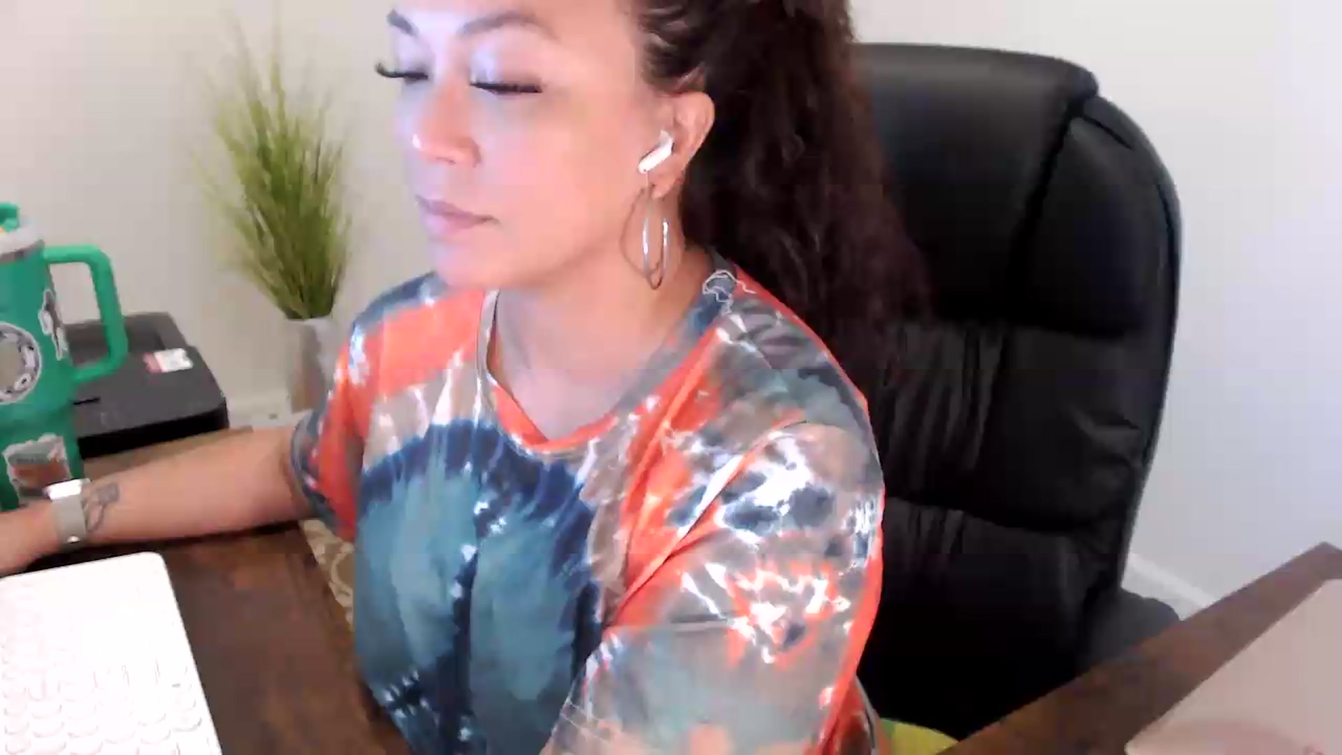 Gallery image thumbnail from MickaylaStar's myfreecams stream on, 06/30/2026, 16:49 image 14 of 20