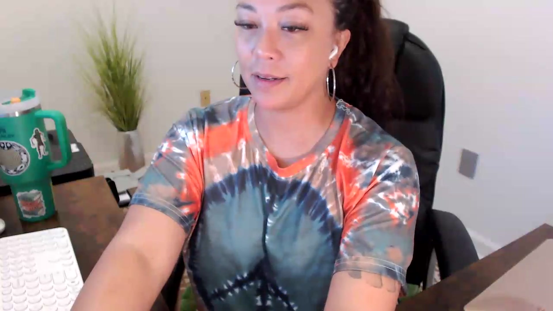 Gallery image thumbnail from MickaylaStar's myfreecams stream on, 06/30/2026, 16:49 image 3 of 20
