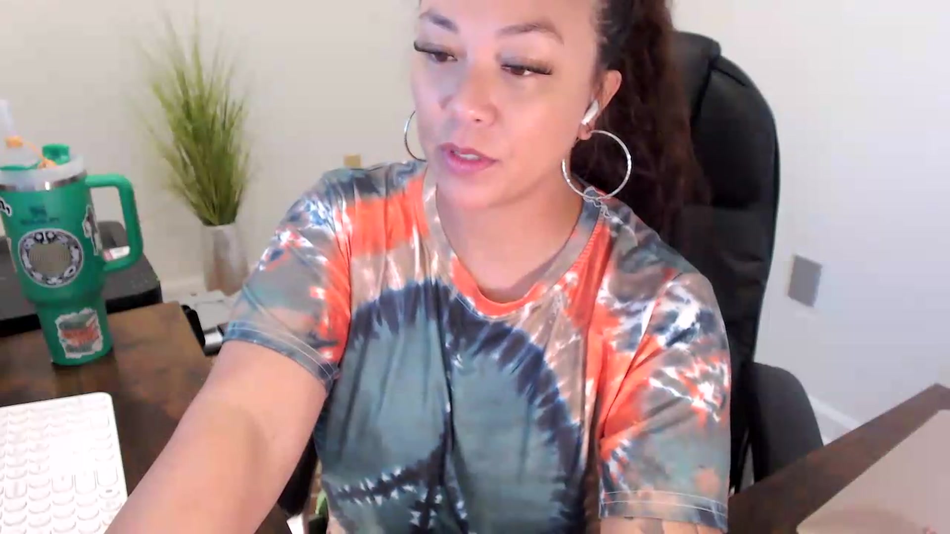 Gallery image thumbnail from MickaylaStar's myfreecams stream on, 06/30/2026, 17:30 image 12 of 20