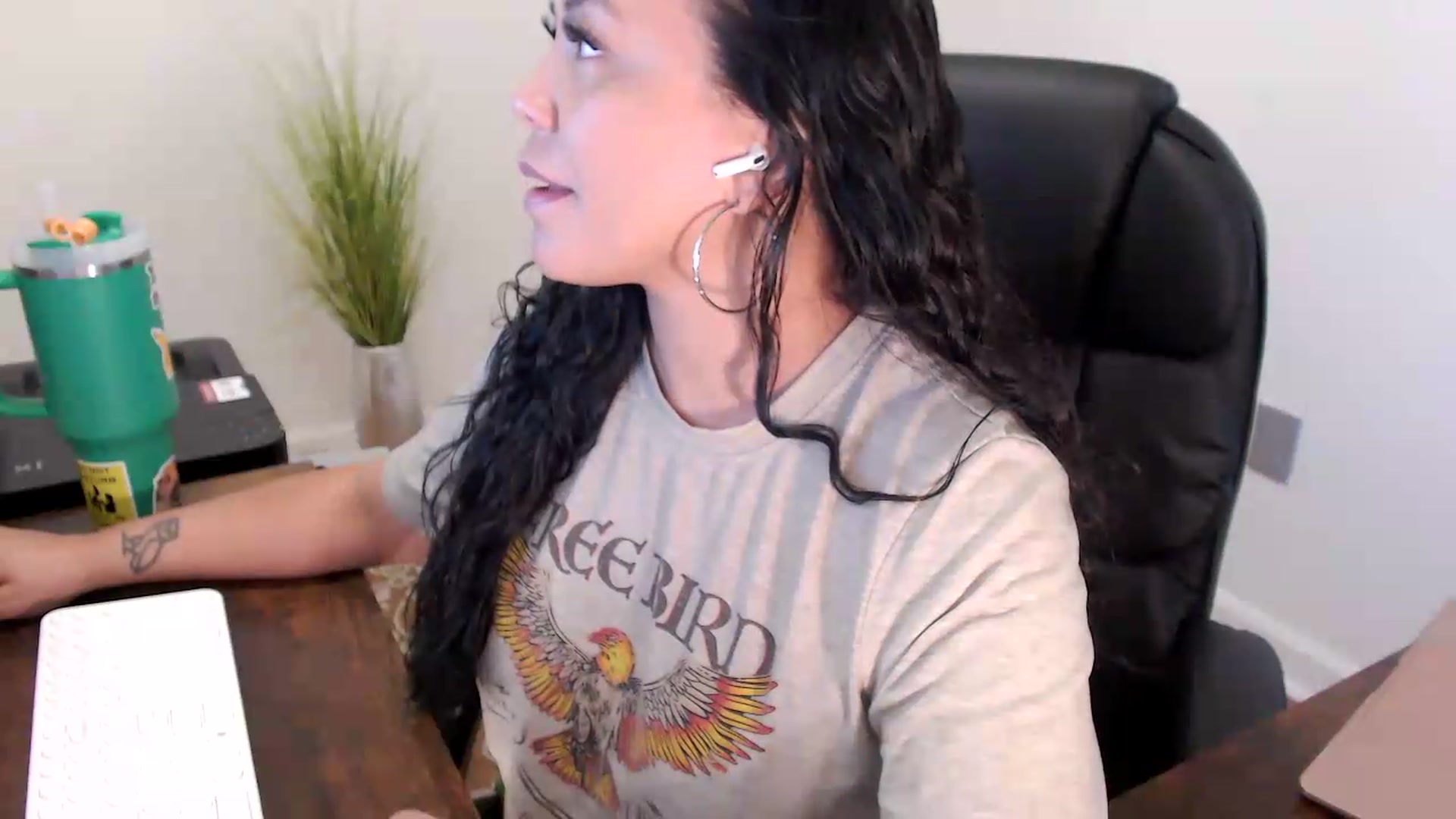 Gallery image thumbnail from MickaylaStar's myfreecams stream on, 07/01/2026, 13:56 image 12 of 20