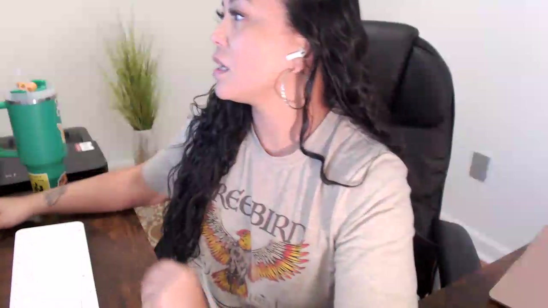 Gallery image thumbnail from MickaylaStar's myfreecams stream on, 07/01/2026, 13:56 image 13 of 20