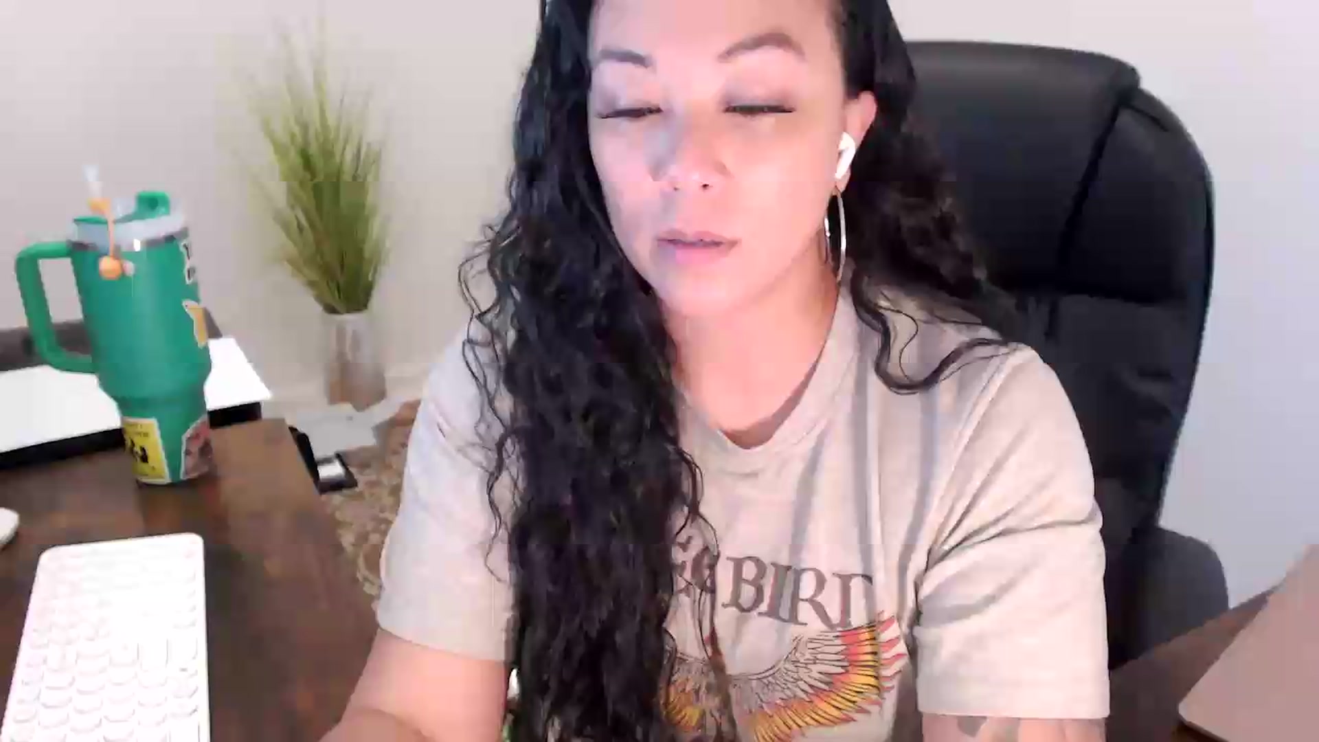 Gallery image thumbnail from MickaylaStar's myfreecams stream on, 07/01/2026, 16:48 image 19 of 20