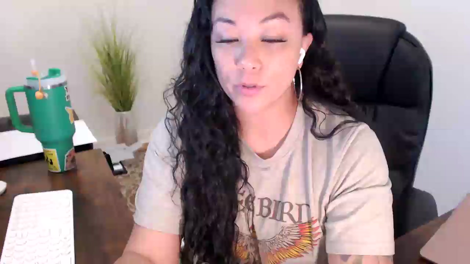 Gallery image thumbnail from MickaylaStar's myfreecams stream on, 07/01/2026, 16:48 image 18 of 20