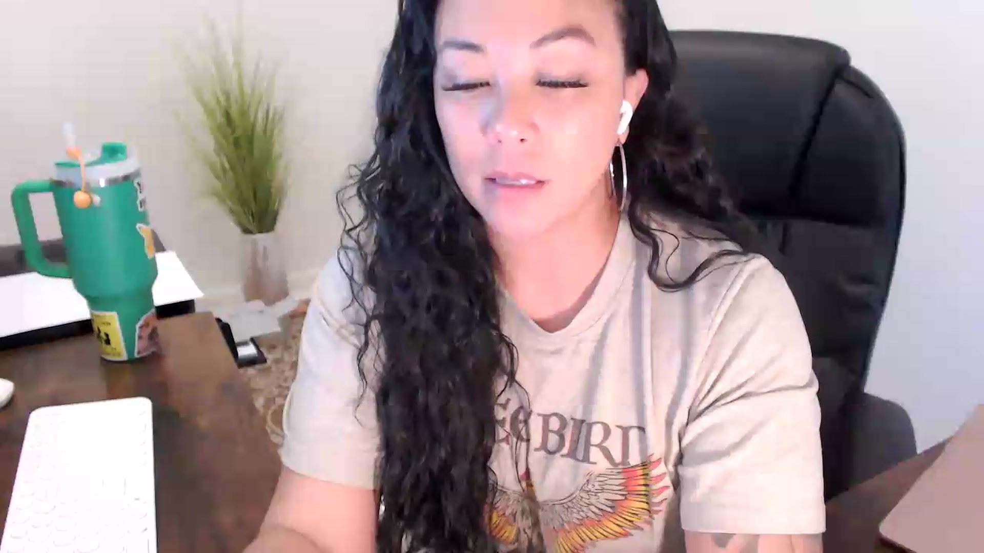 Gallery image thumbnail from MickaylaStar's myfreecams stream on, 07/01/2026, 16:48 image 17 of 20