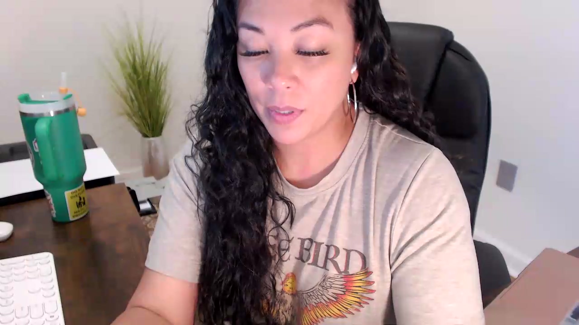 Gallery image thumbnail from MickaylaStar's myfreecams stream on, 07/01/2026, 17:18 image 4 of 20