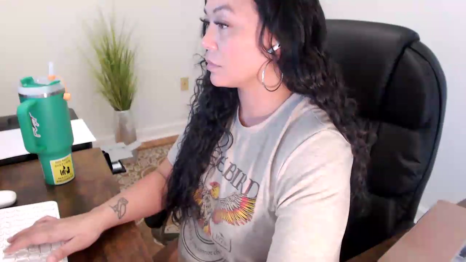 Gallery image thumbnail from MickaylaStar's myfreecams stream on, 07/01/2026, 17:18 image 16 of 20
