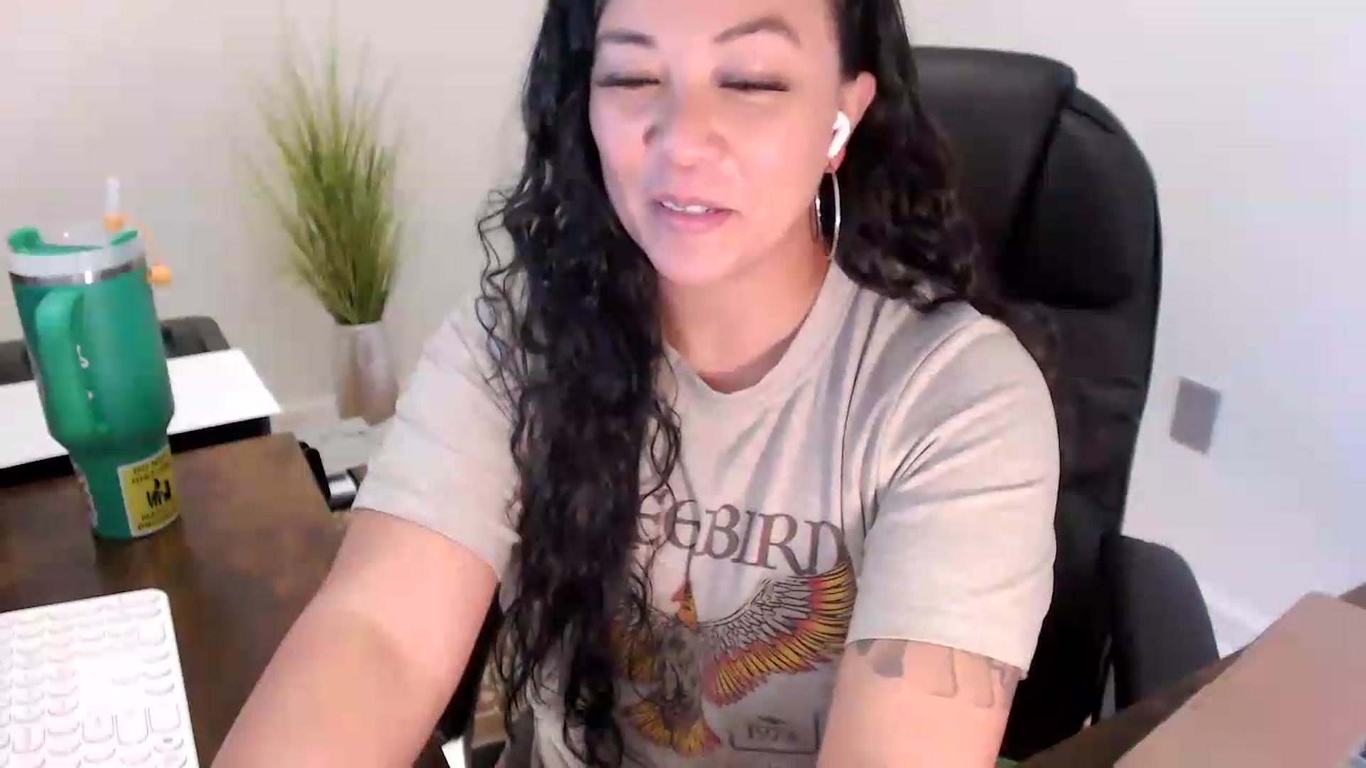 Gallery image thumbnail from MickaylaStar's myfreecams stream on, 07/01/2026, 17:50 image 6 of 20