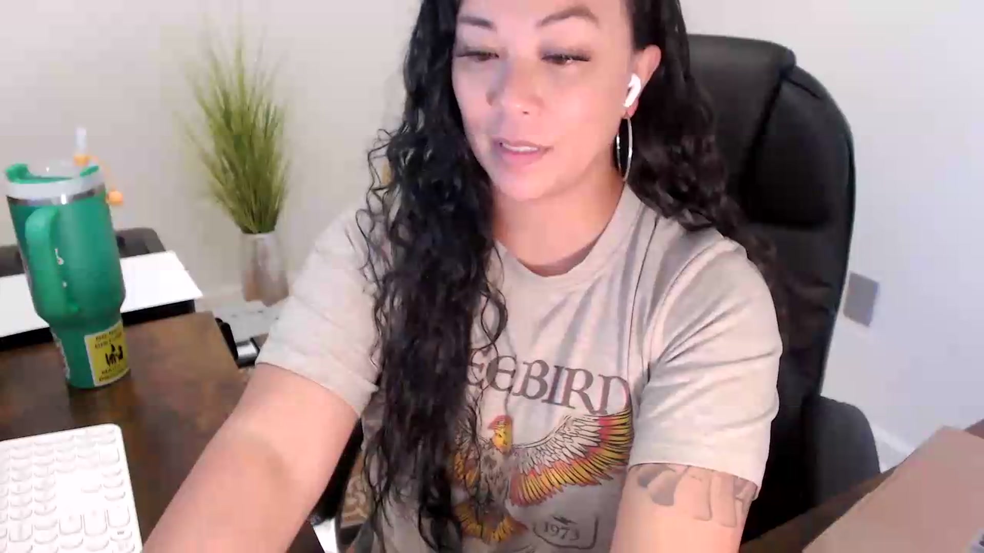 Gallery image thumbnail from MickaylaStar's myfreecams stream on, 07/01/2026, 17:50 image 5 of 20