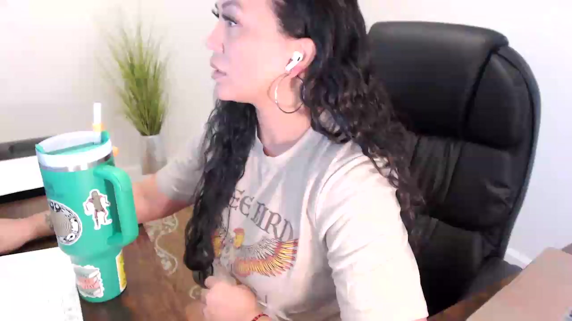 Gallery image thumbnail from MickaylaStar's myfreecams stream on, 07/01/2026, 17:50 image 10 of 20